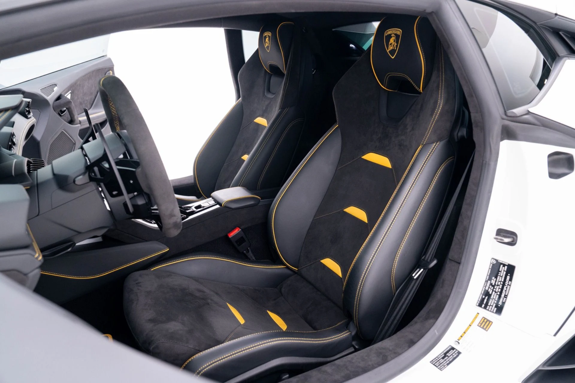 mph013_3935627975_Used_2023_Lamborghini_Huracan_Tecnica_1781822995_02a2e936bb