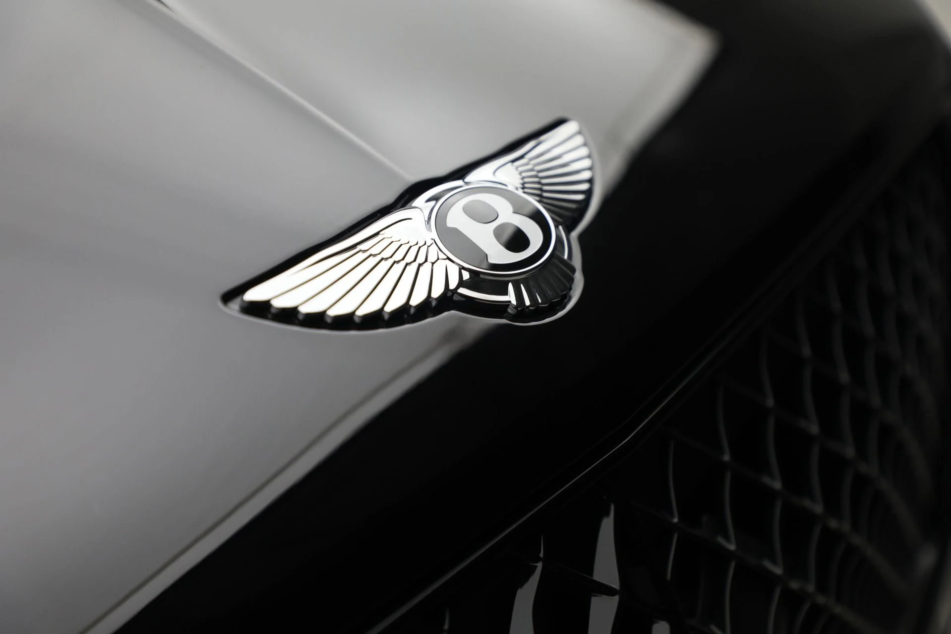 mph013_3949293322_New_2025_Bentley_Bentayga_V8_cb3c8e1137