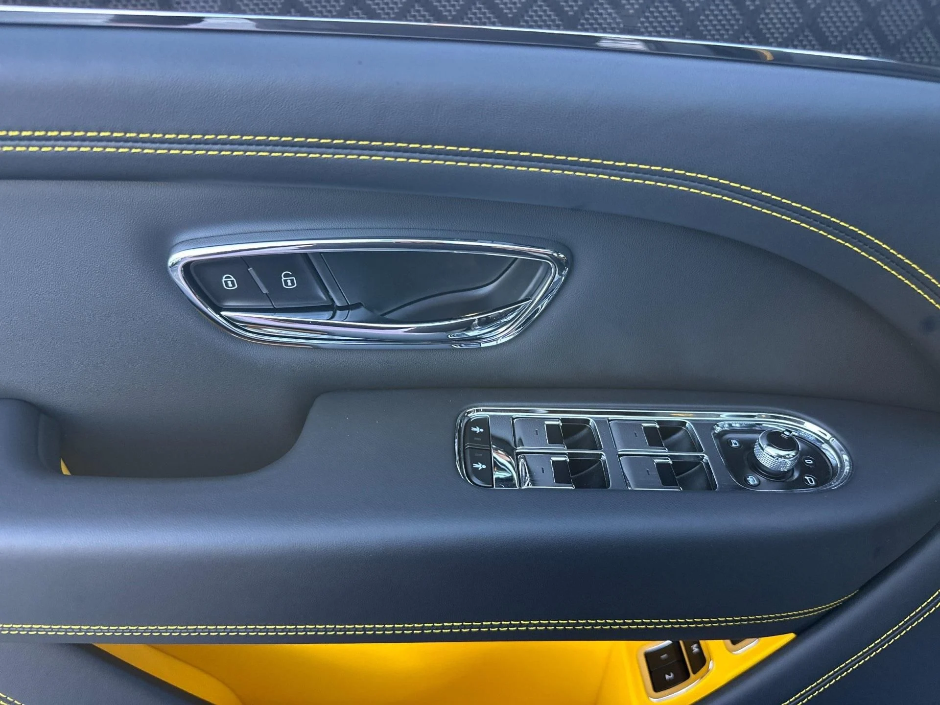 mph013_3952641894_New_2025_Bentley_Bentayga_S_Black_Edition_1771602895_cfcb9f58c2