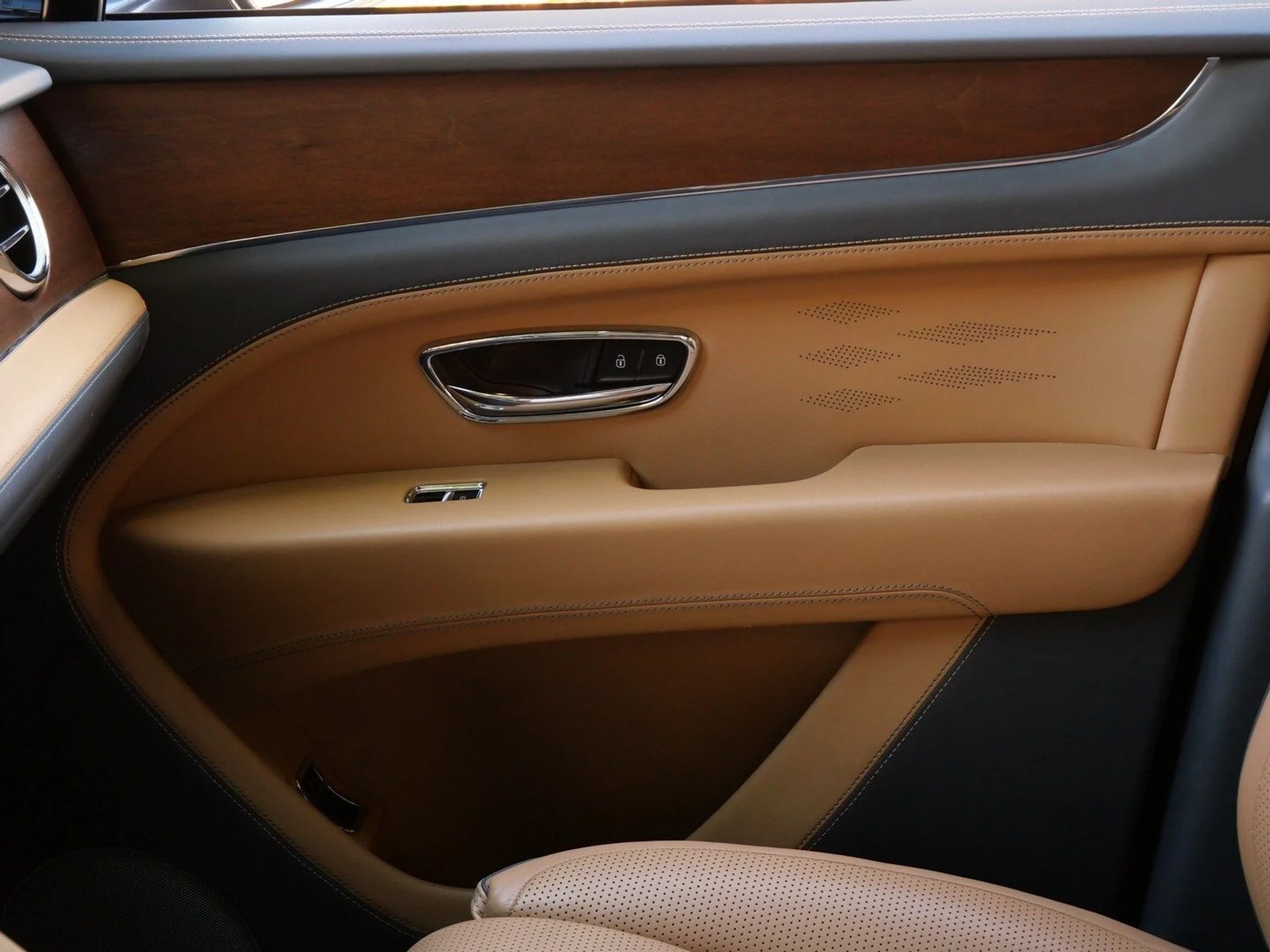 mph013_3955300817_be2e3f5d6a38b16070c538abbe219384x_2abc7acdb6