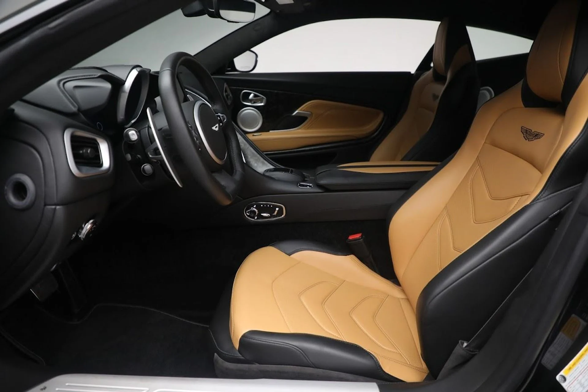 mph013_3956919982_Used_2019_Aston_Martin_DBS_Superleggera_1688394544_a4a5ddb933