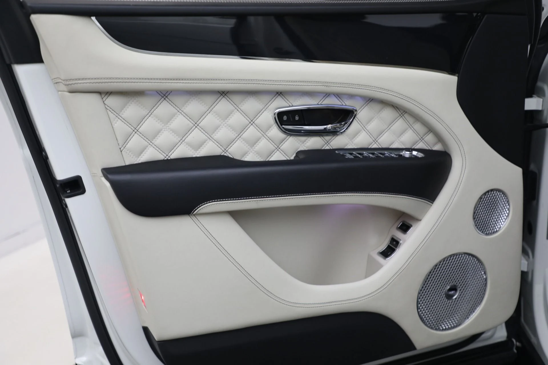 mph013_3959846078_Used_2021_Bentley_Bentayga_First_Edition_V8_4b0d8e5269