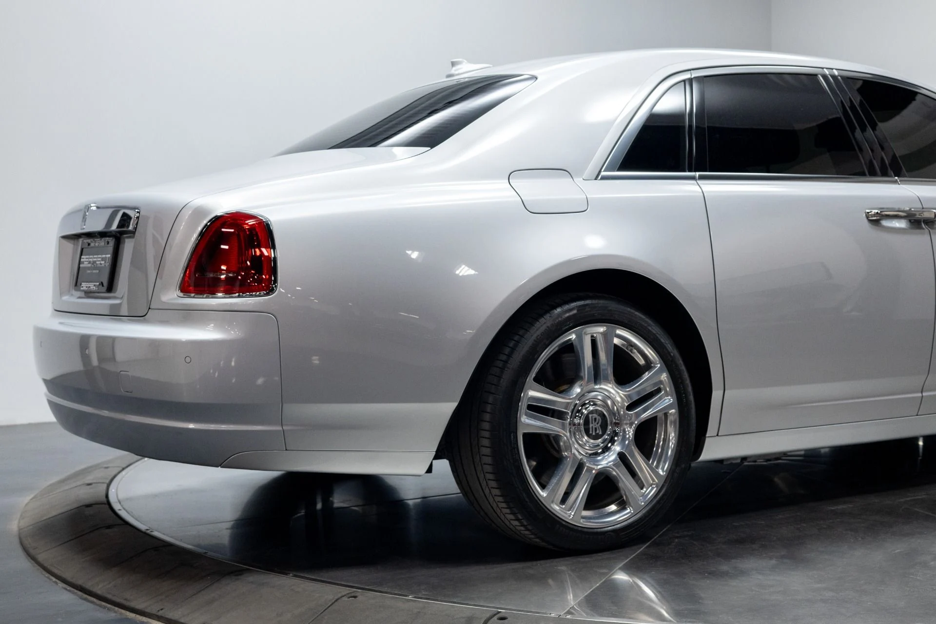 mph013_3961287110_Used_2015_Rolls_Royce_Ghost_1760219601_b6caa7f454