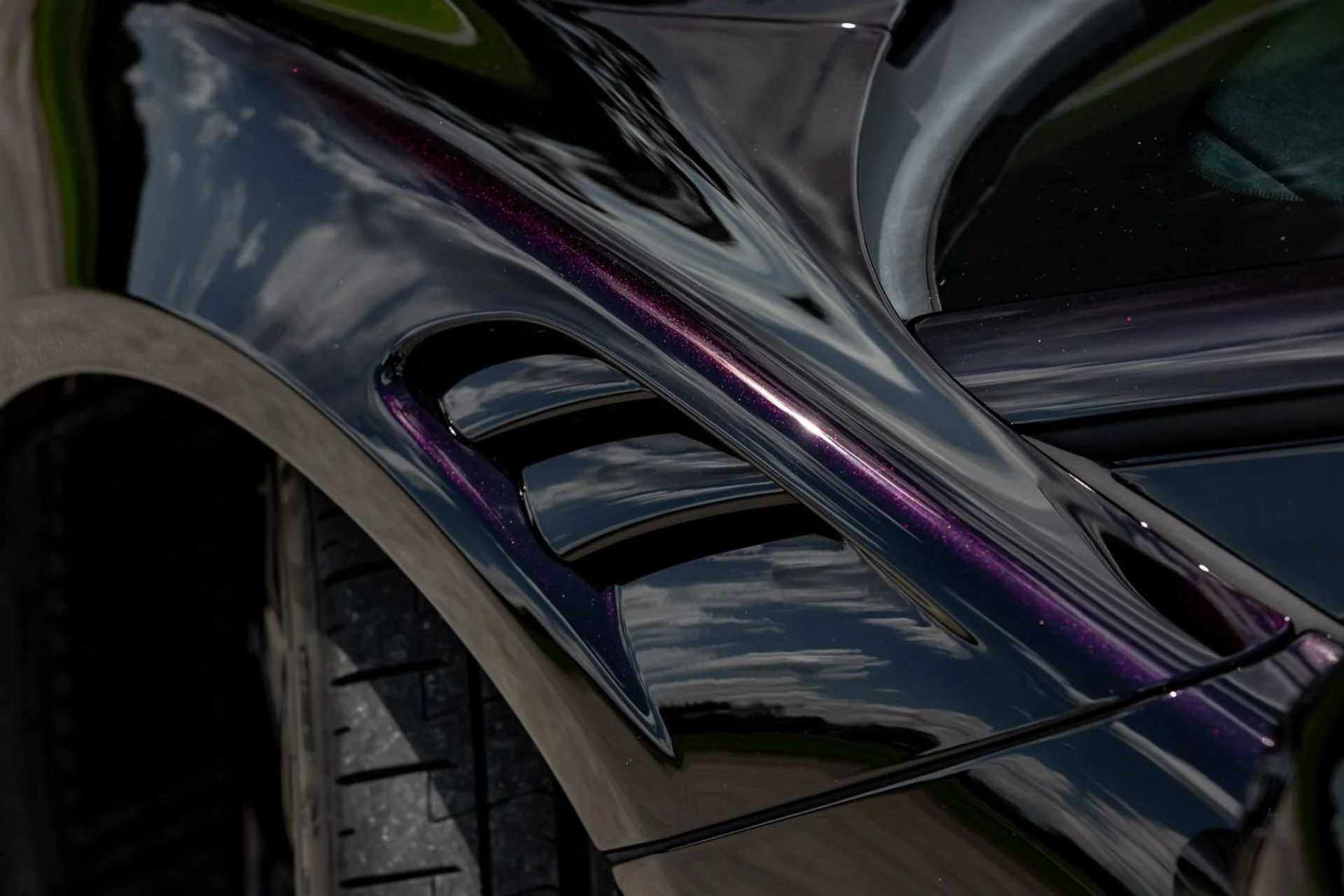 mph013_3962143341_440_p14_l_49b6ece3d8