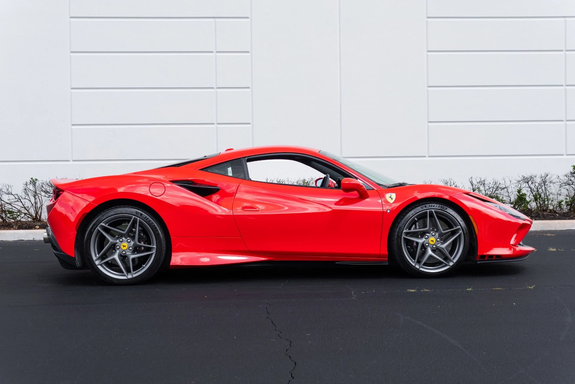 mph013_3962219202_Used_2022_Ferrari_F8_Tributo_1777610244_5b4140aa69