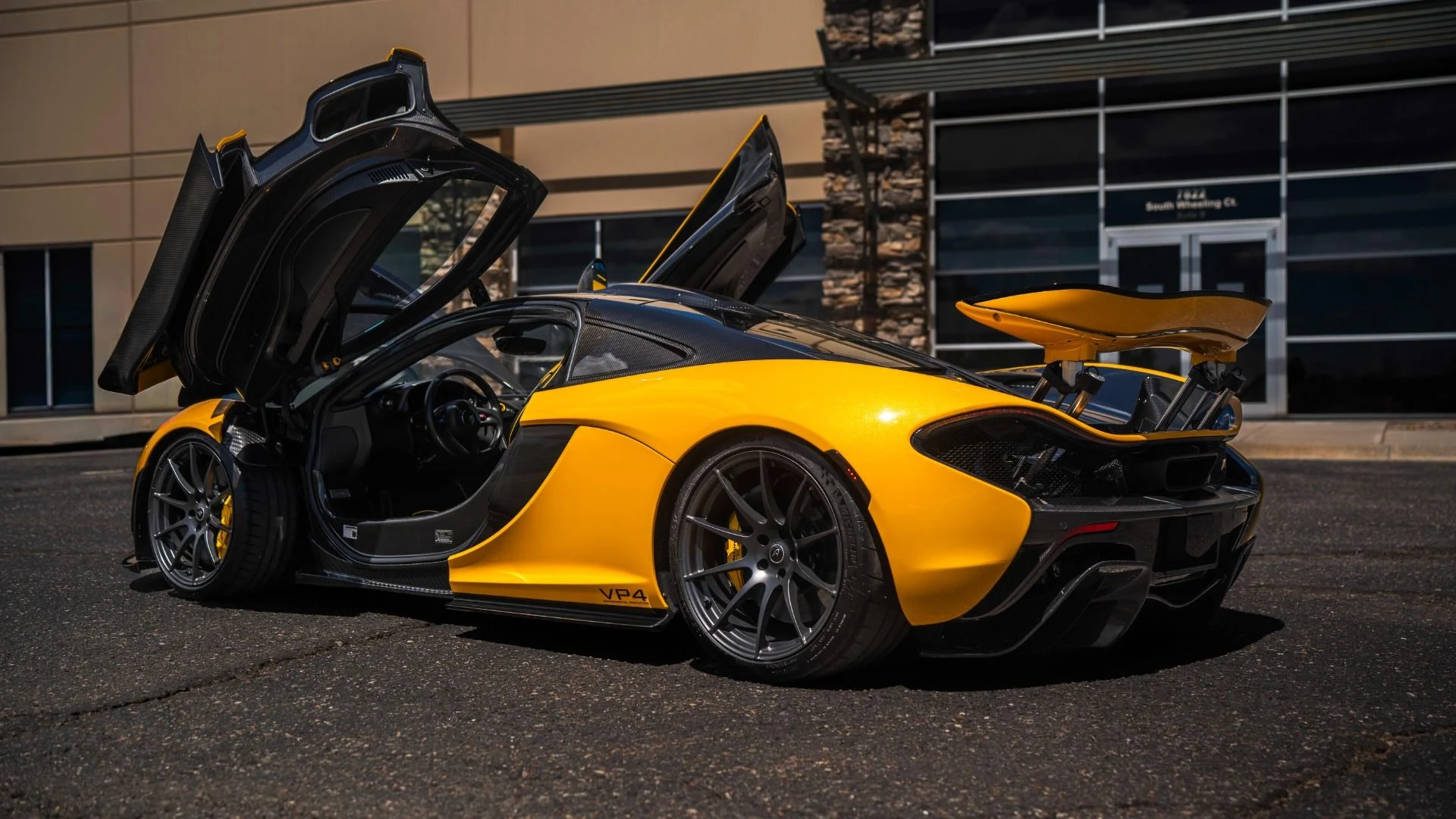 mph013_3962529436_Used_2013_Mc_Laren_P1_Coupe_1779235081_1e6c727f3e