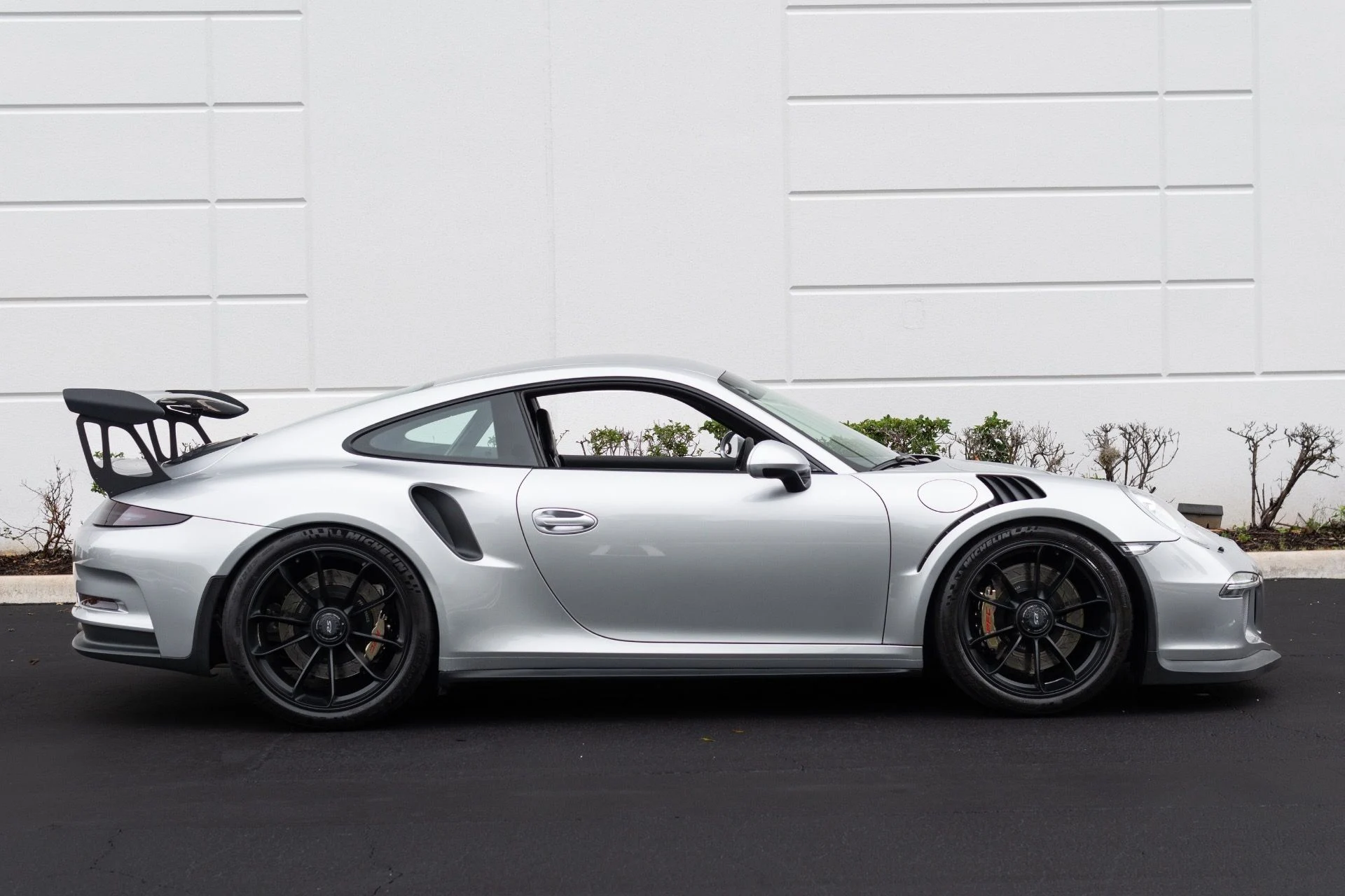 mph013_3963506210_Used_2016_Porsche_911_GT_3_RS_1773808378_f4e9c12bec