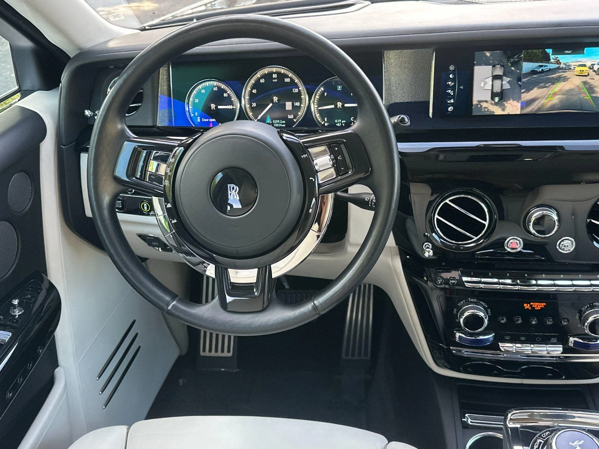 mph013_3964642145_Used_2018_Rolls_Royce_Phantom_1787819391_0ff414b58d