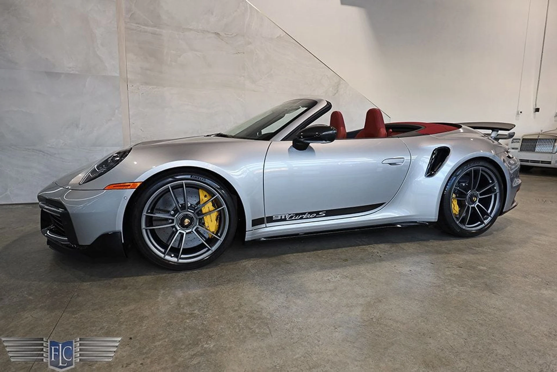 mph013_3973613378_used_2024_porsche_911_turboscabriolet_9689_22937048_14_1024_16e343a561