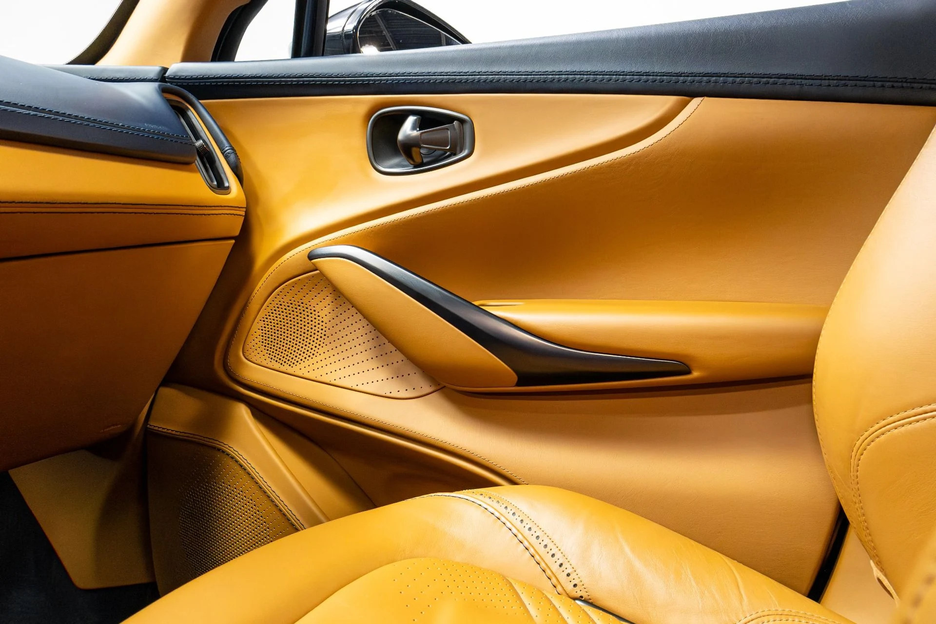 mph013_3985076259_Used_2021_Aston_Martin_DBX_1770088523_e9c2bb35cd