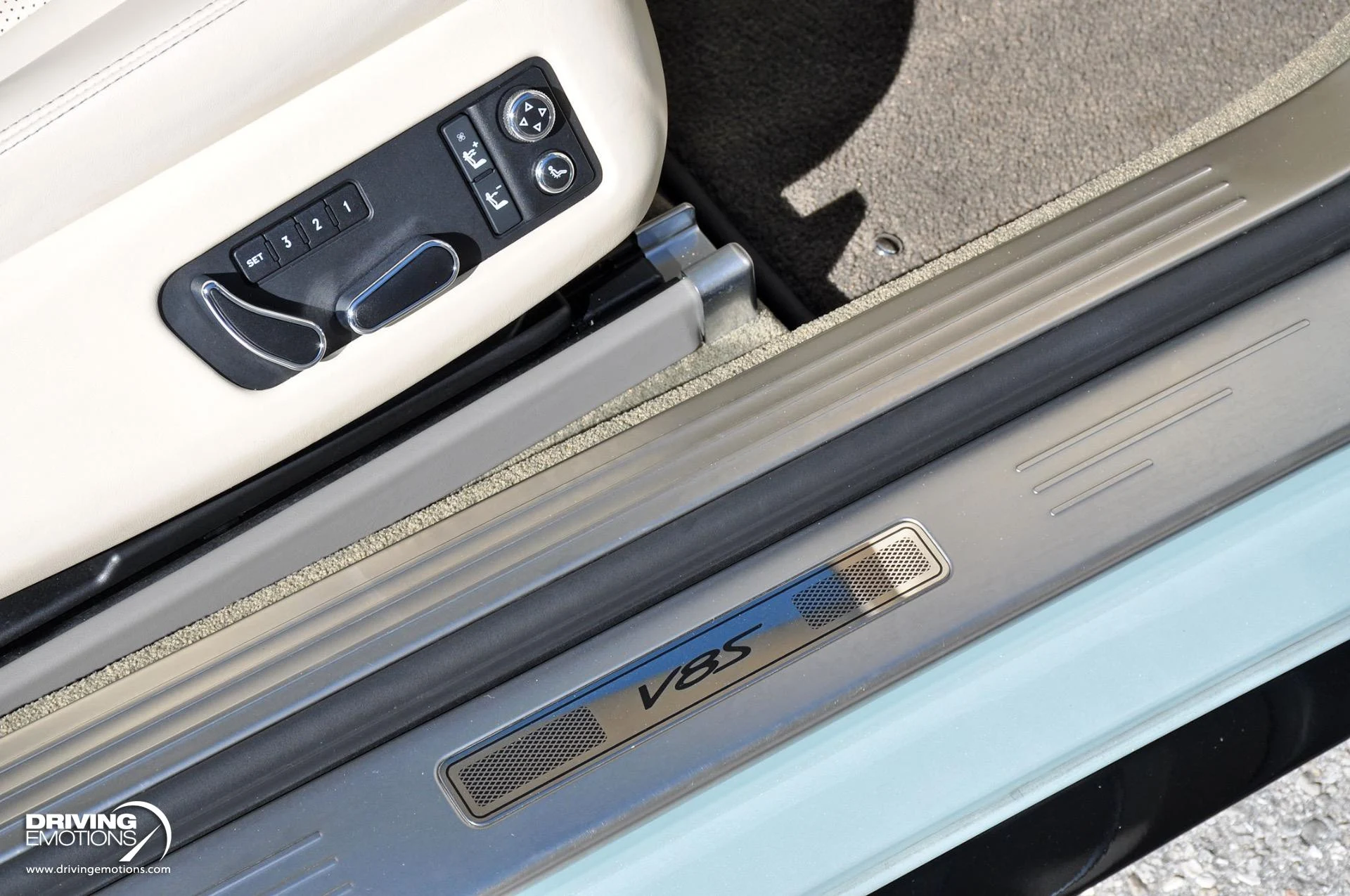 mph013_3996482096_886_p14_l_55f6a6d4d2