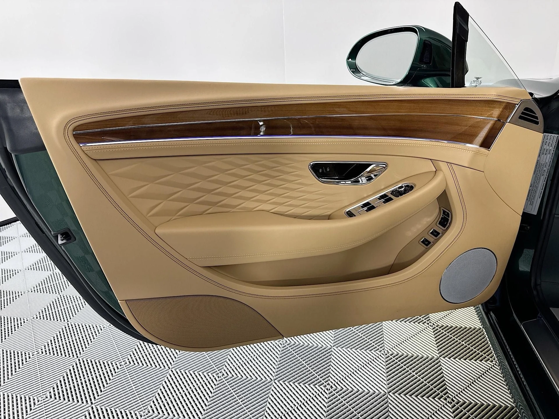 mph013_3998337901_14_e6819db78b