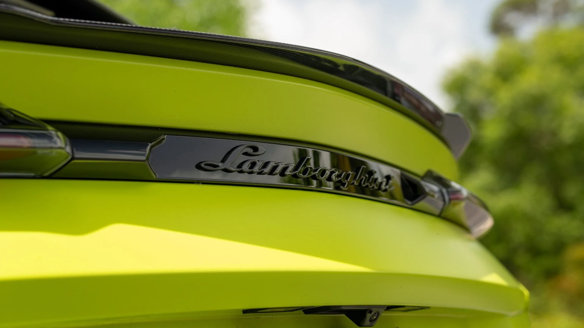 mph013_4000027235_Used_2024_Lamborghini_Urus_Performante_1753476230_eebf80946a