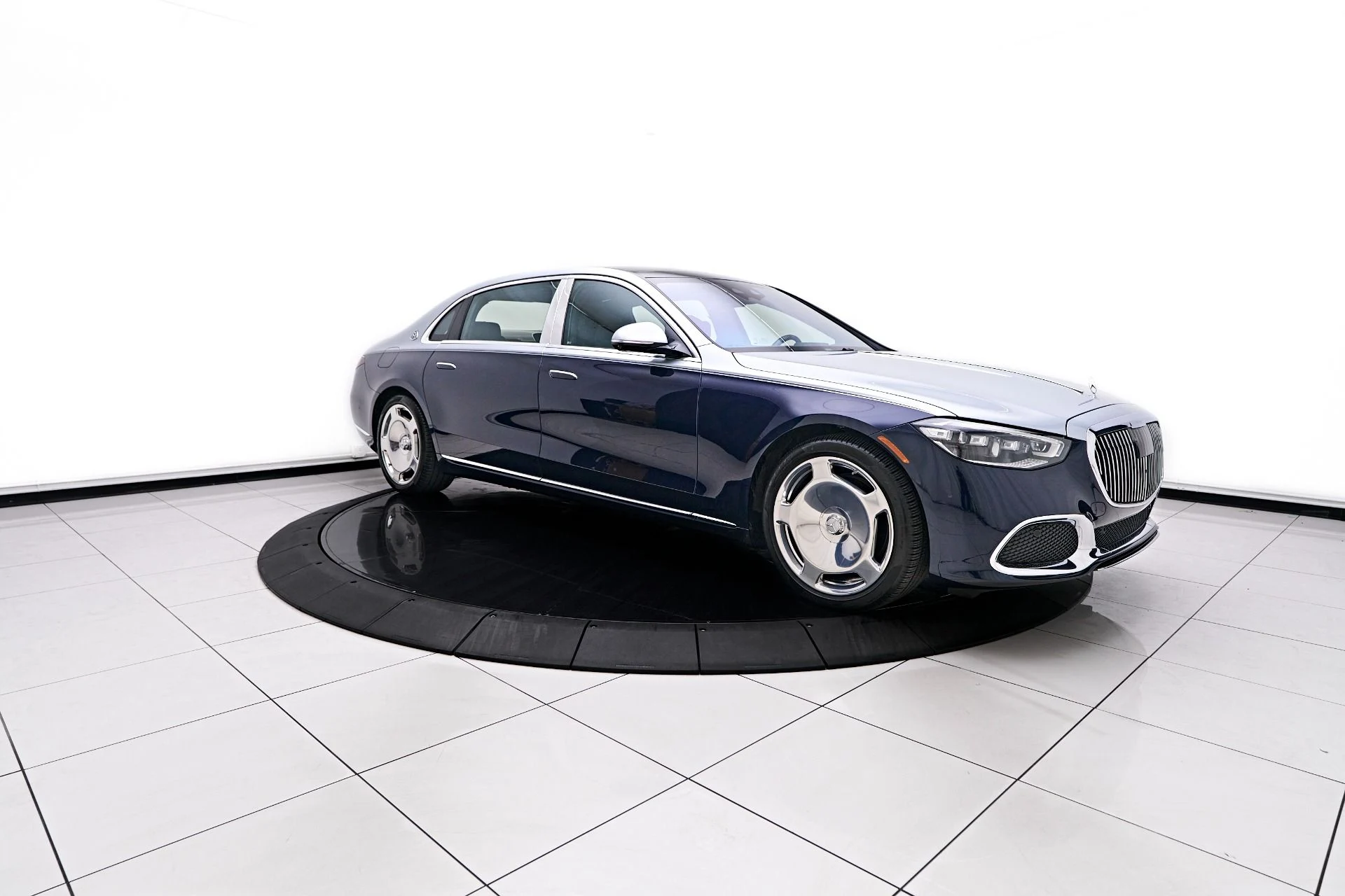 mph013_4002017970_Used_2025_Mercedes_Benz_S_Class_Maybach_S_580_1757004238_05847f8be4