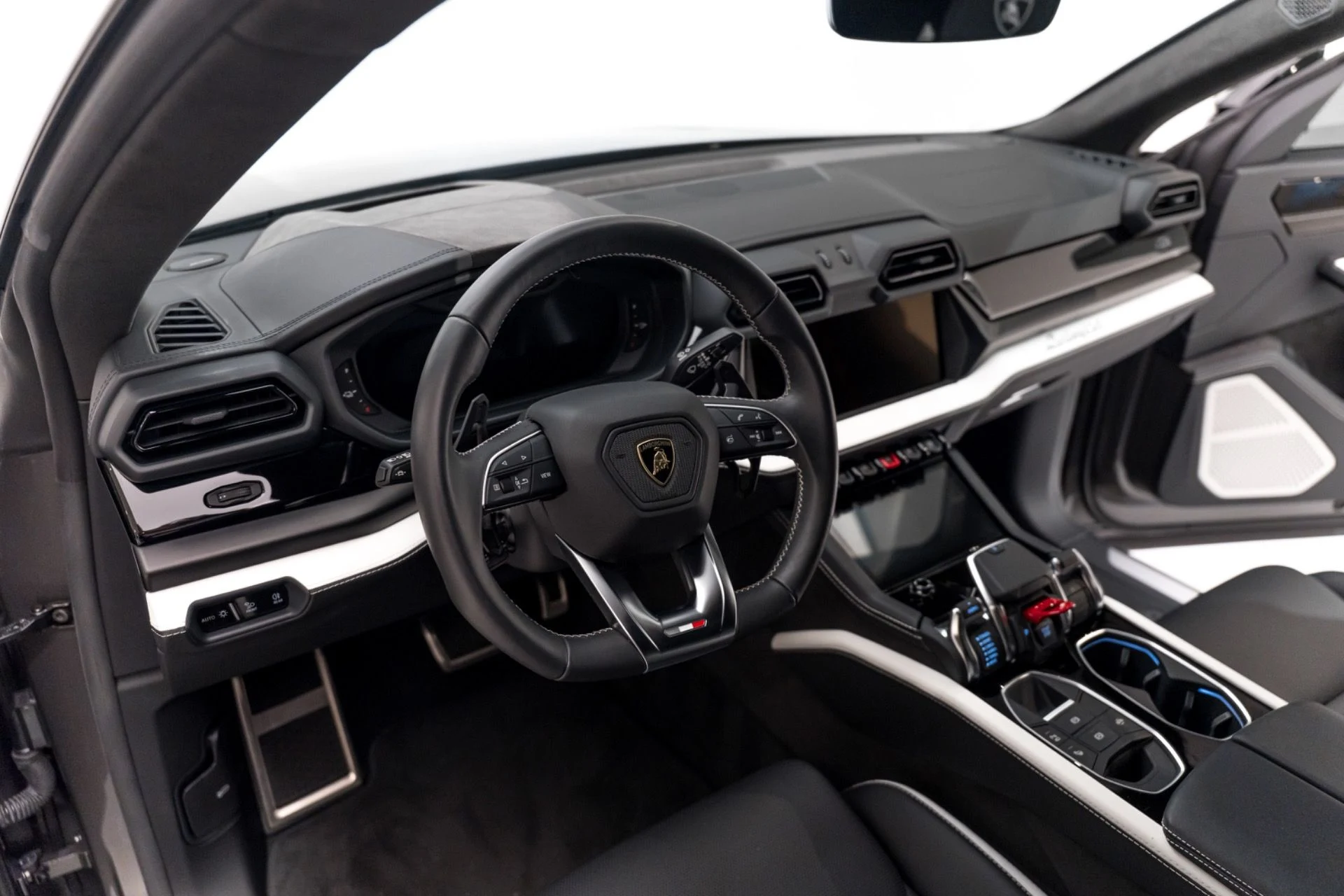 mph013_4004354145_Used_2025_Lamborghini_Urus_SE_1792099574_a878cef20f