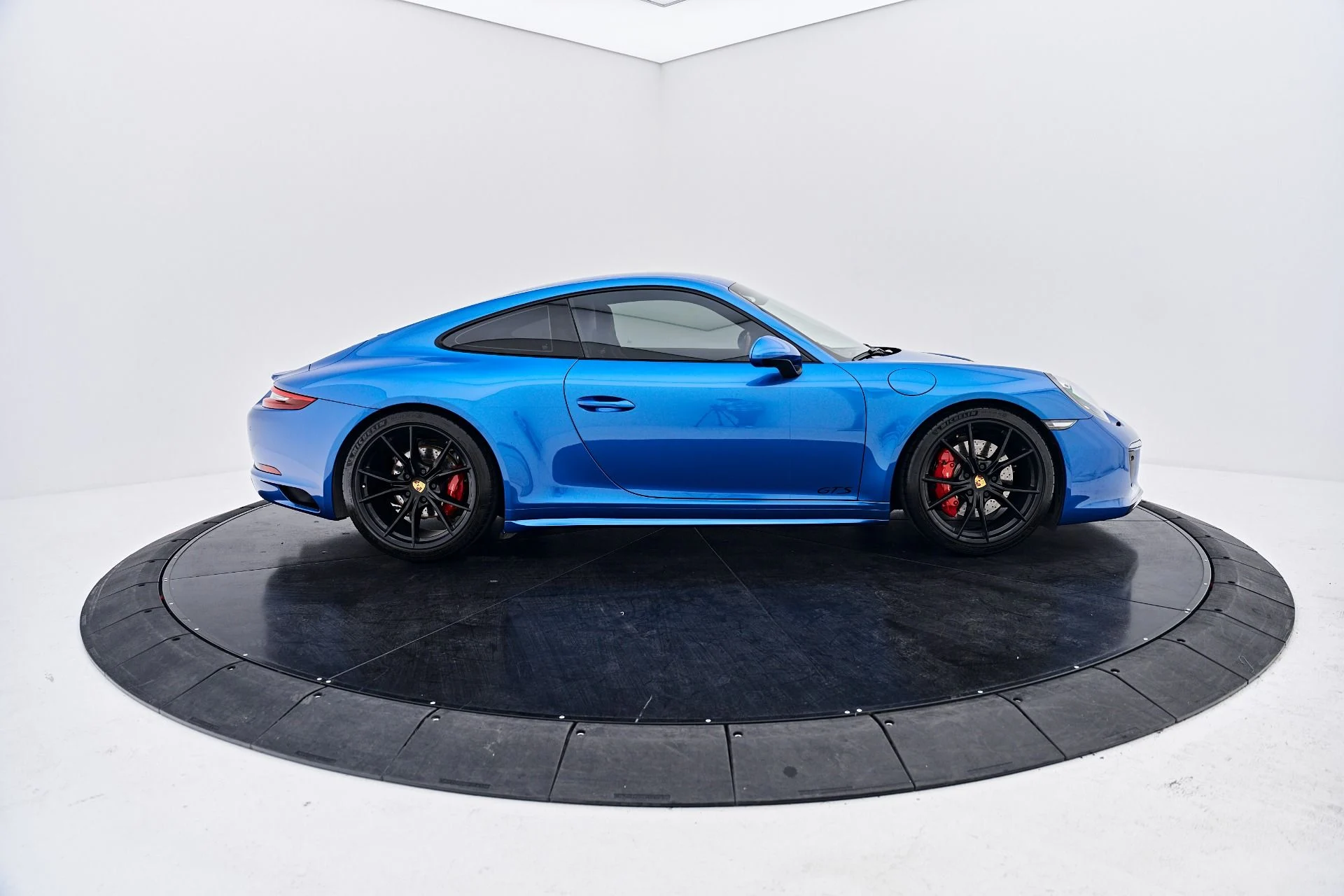 mph013_400671906_Used_2017_Porsche_911_Carrera_GTS_1791853971_c73947ad29
