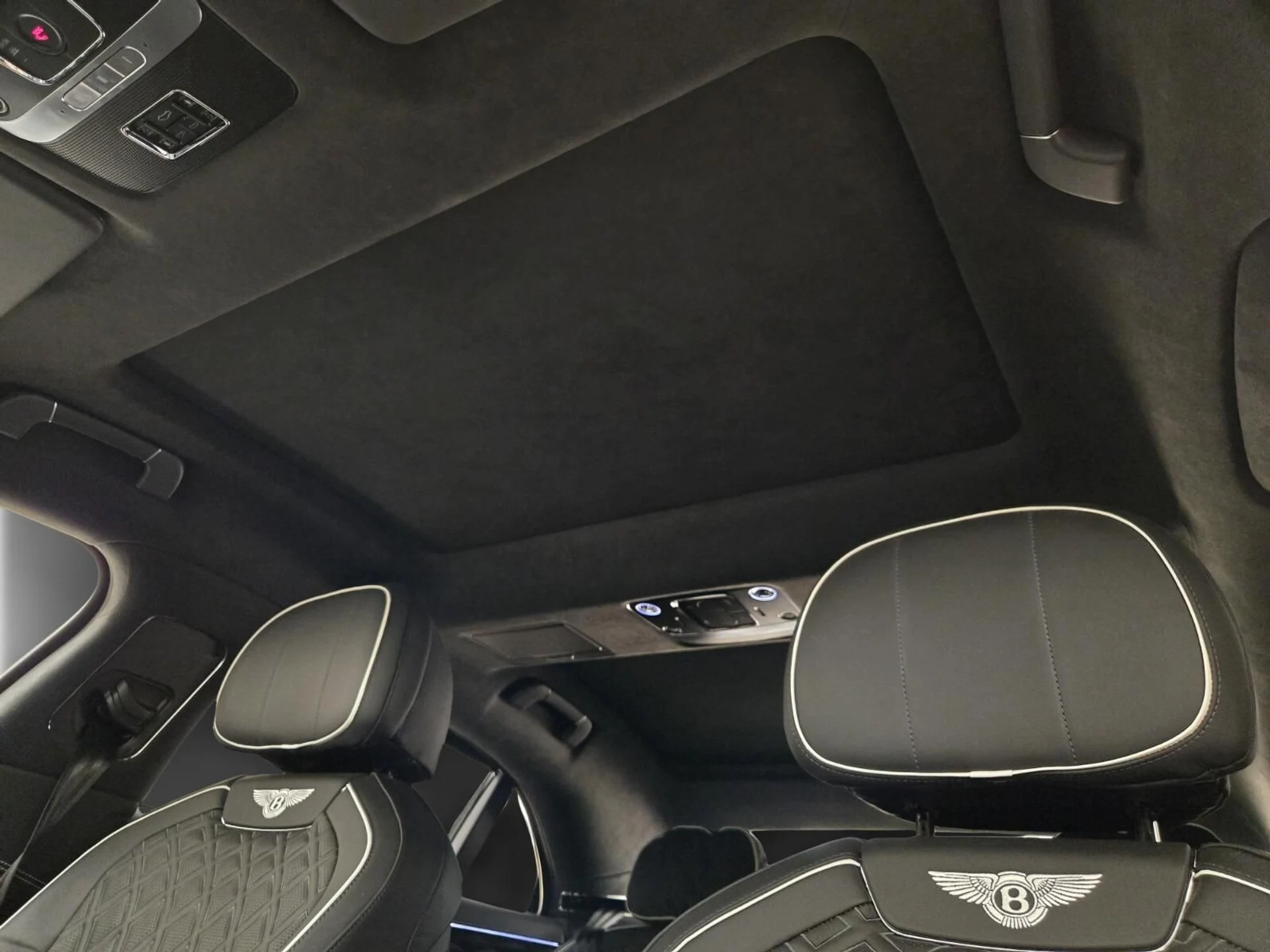 mph013_4019647567_Used_2023_Bentley_Flying_Spur_V8_1761376094_a01ff092d0