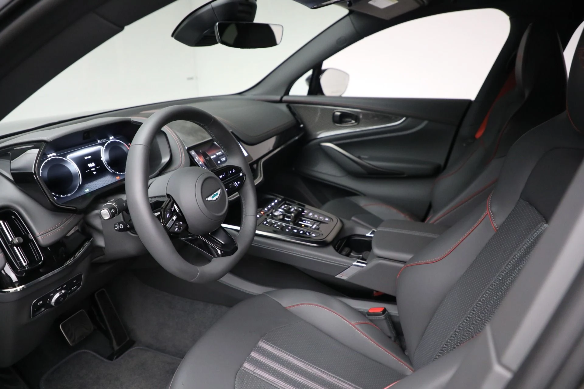 mph013_402284239_New_2025_Aston_Martin_DBX_707_07502d3248
