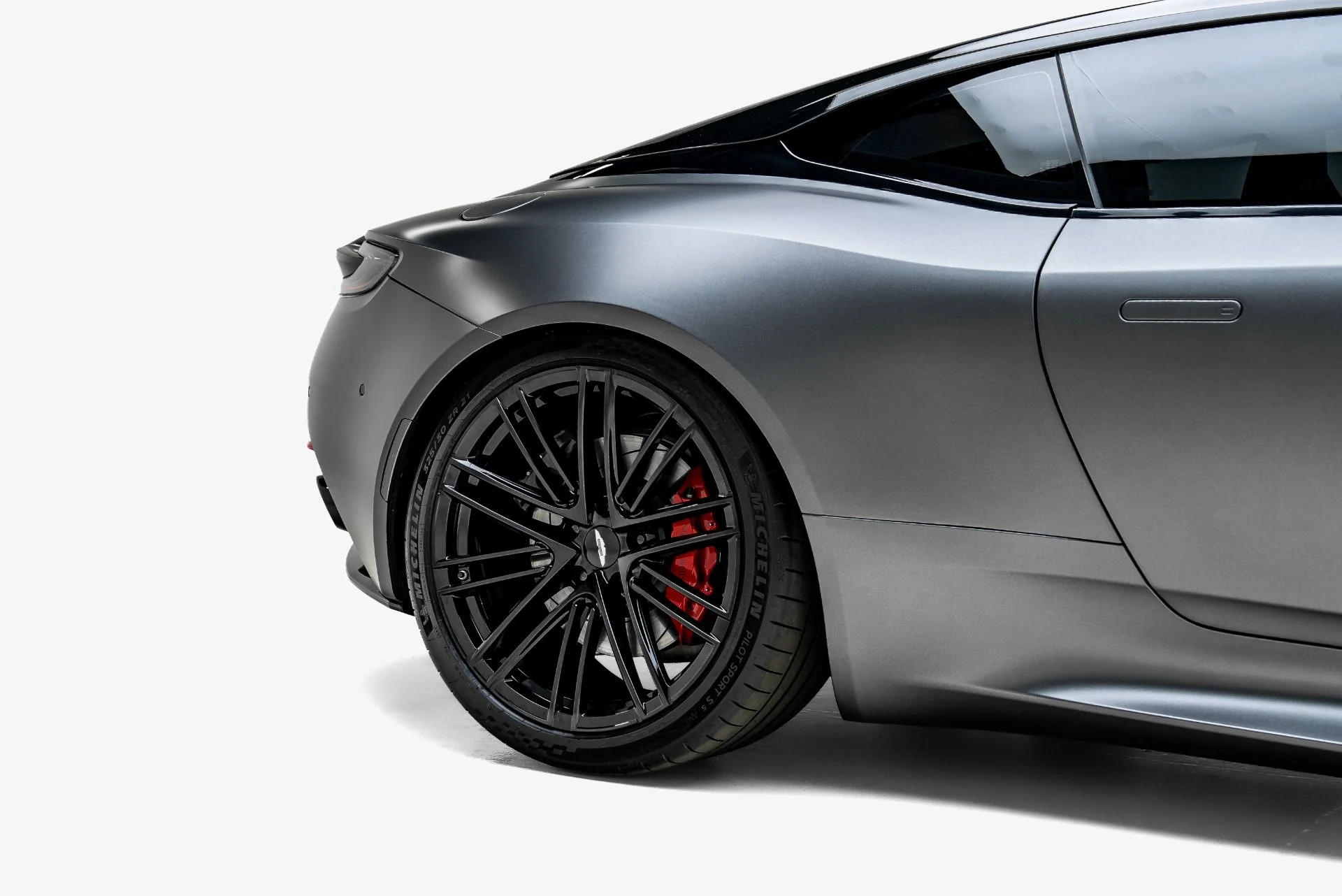 mph013_4023044166_Used_2024_Aston_Martin_DB_12_V8_1784874887_71c48354fe