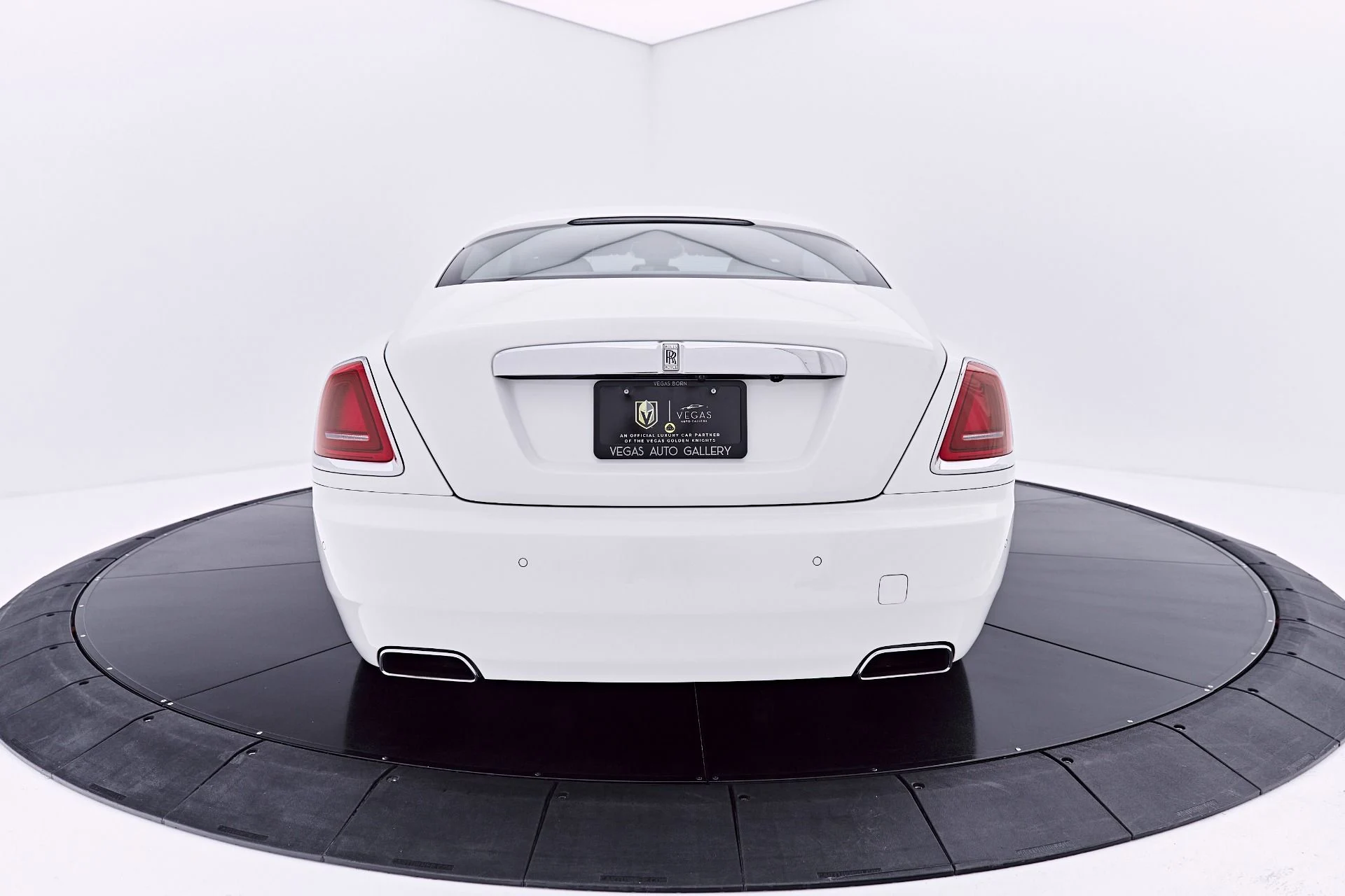mph013_40259466_Used_2014_Rolls_Royce_Wraith_Base_1782842382_1e9f85eac3