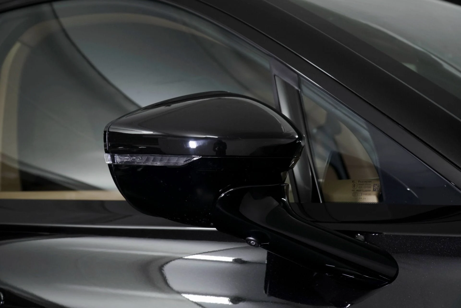 mph013_4032148645_New_2026_Aston_Martin_DBX_707_1765923011_4e7edda2e4