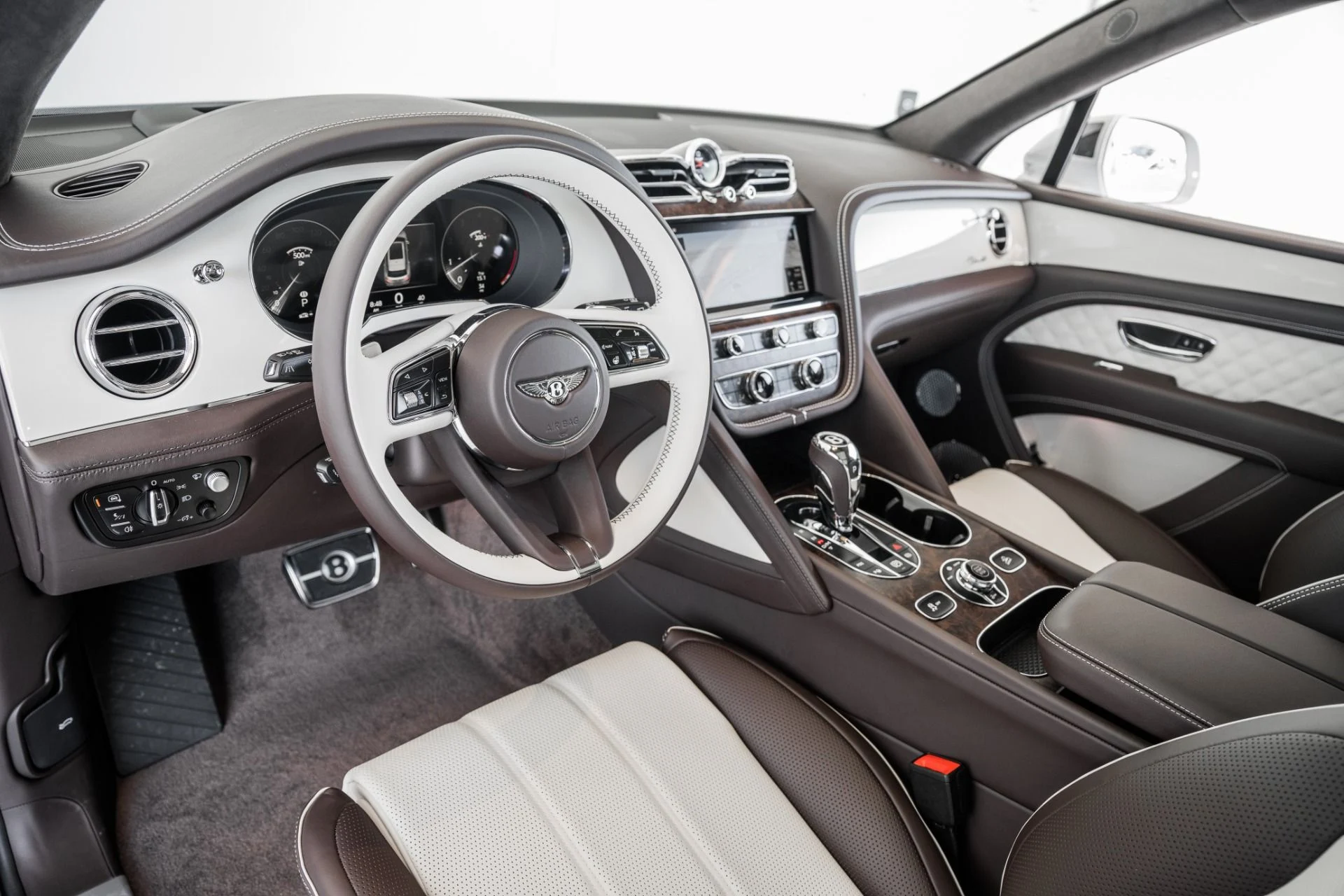 mph013_4036237127_Used_2023_Bentley_Bentayga_Azure_1673896443_62819e5159