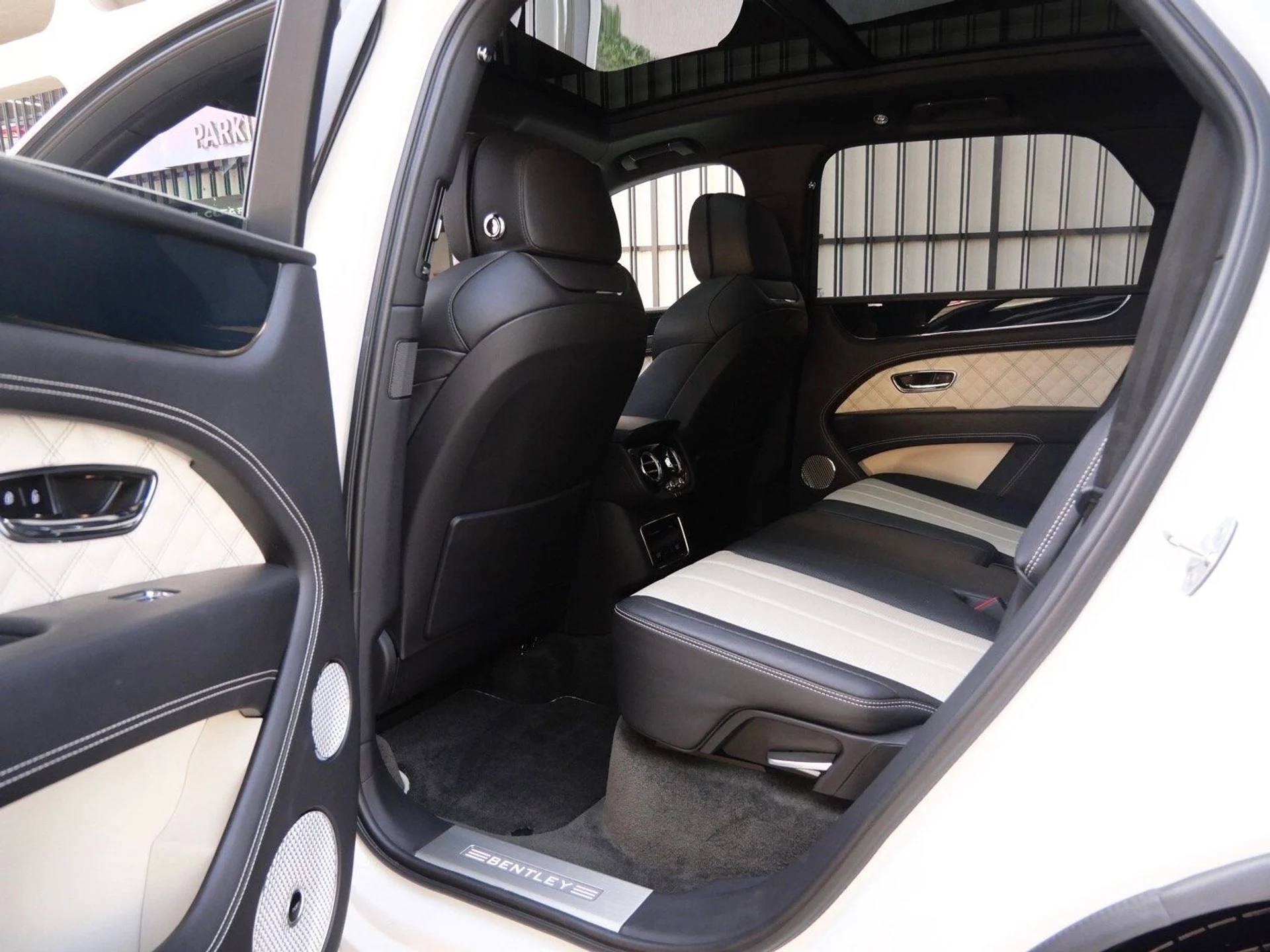 mph013_4039076861_5eda6cf527263569325f55ef89355f06x_0cad6c0506