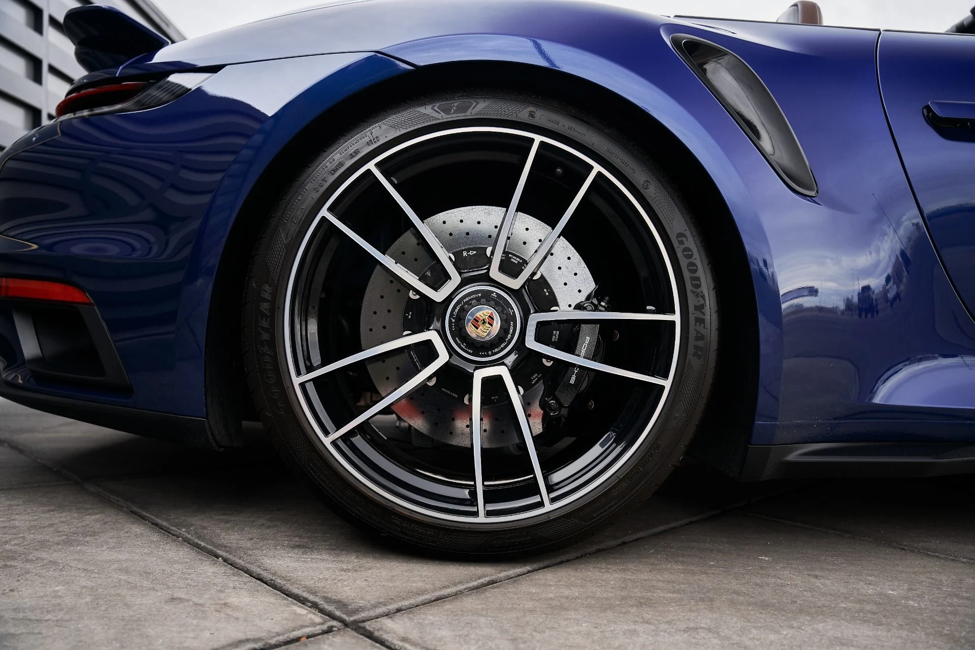 mph013_4045656332_Used_2021_Porsche_911_Turbo_S_1763157432_1c795ec0b5