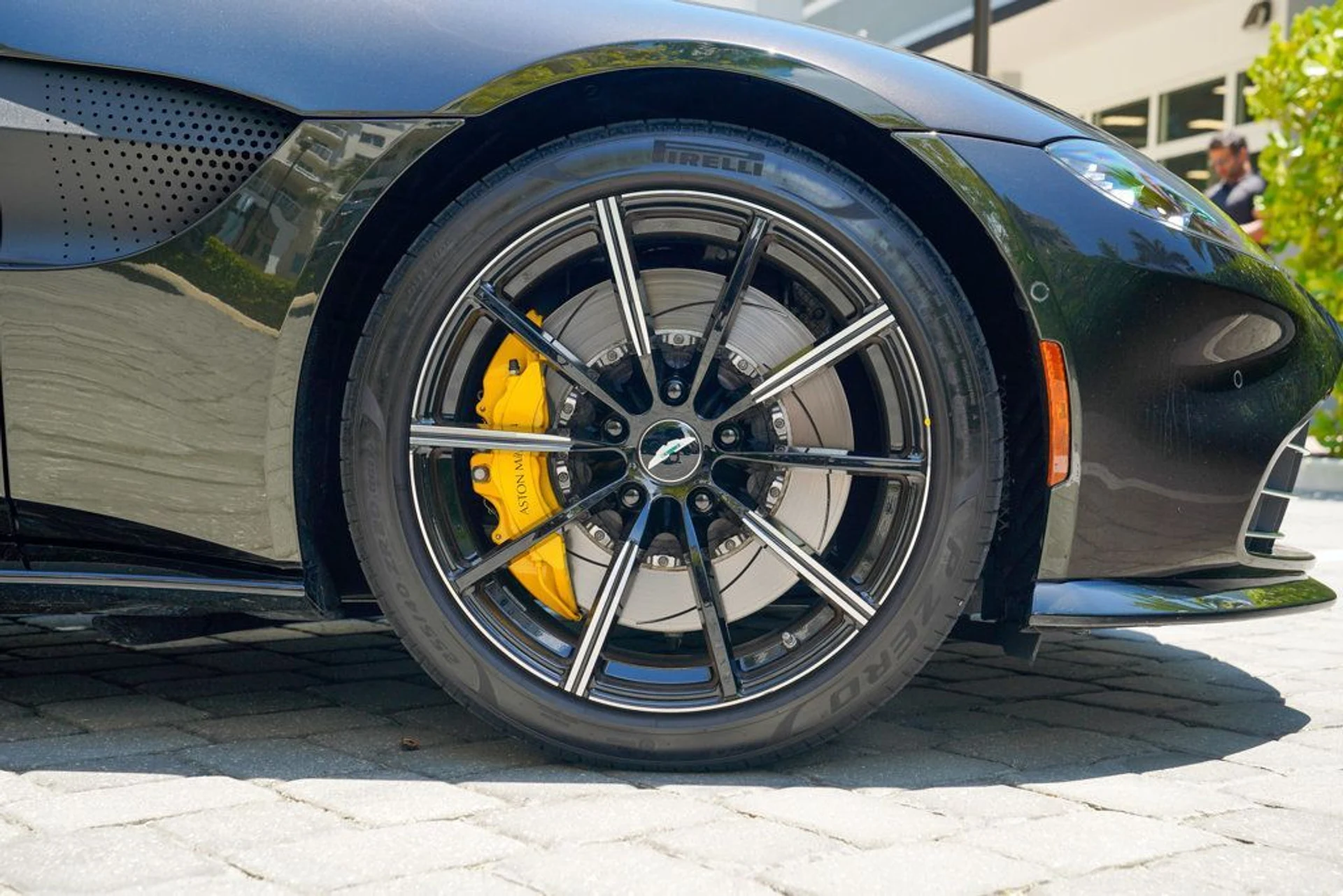 mph013_4049807539_used_2021_aston_martin_vantage_coupemanual_14354_22900621_14_1024_3d7e3284b1