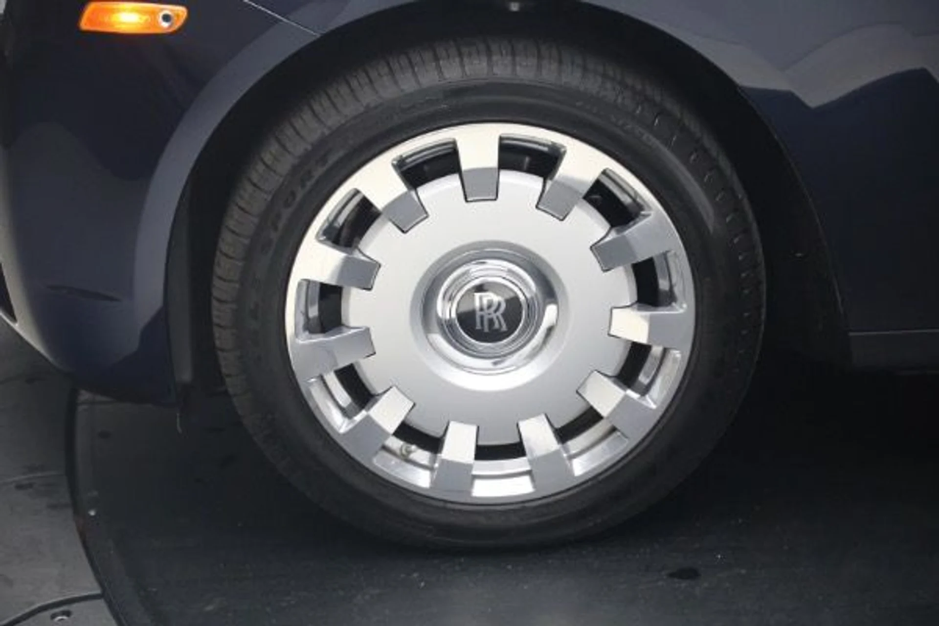 mph013_405309603_Used_2014_Rolls_Royce_Ghost_b05dcd9397