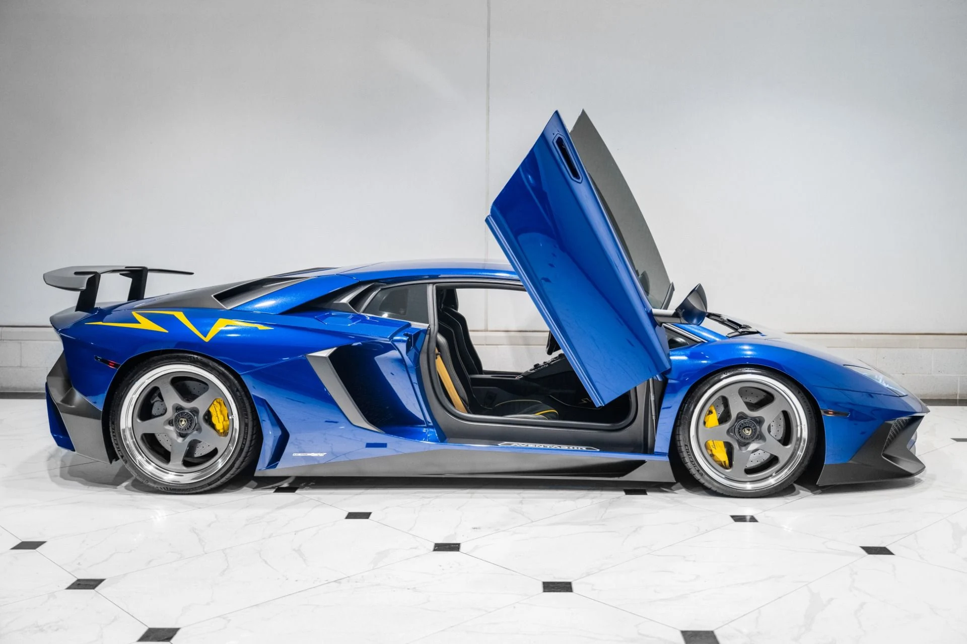 mph013_405758814_Used_2016_Lamborghini_Aventador_LP_750_4_SV_Coupe_1783114458_b116260175