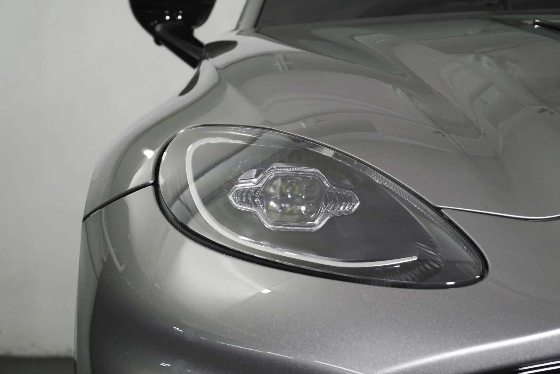 mph013_4059139489_New_2026_Aston_Martin_DBX_S_1781900282_a5475f14fd