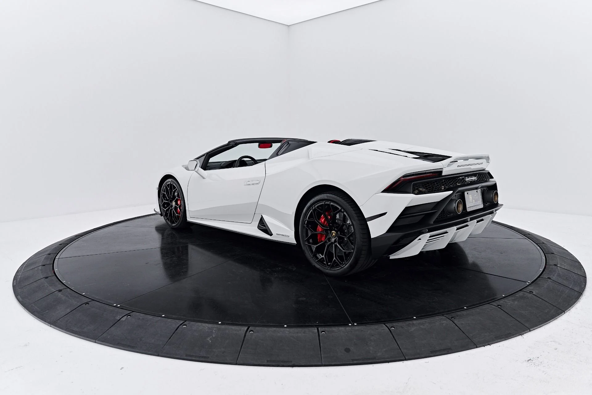 mph013_4059735322_Used_2024_Lamborghini_Huracan_EVO_Base_1791337064_7eec09609c