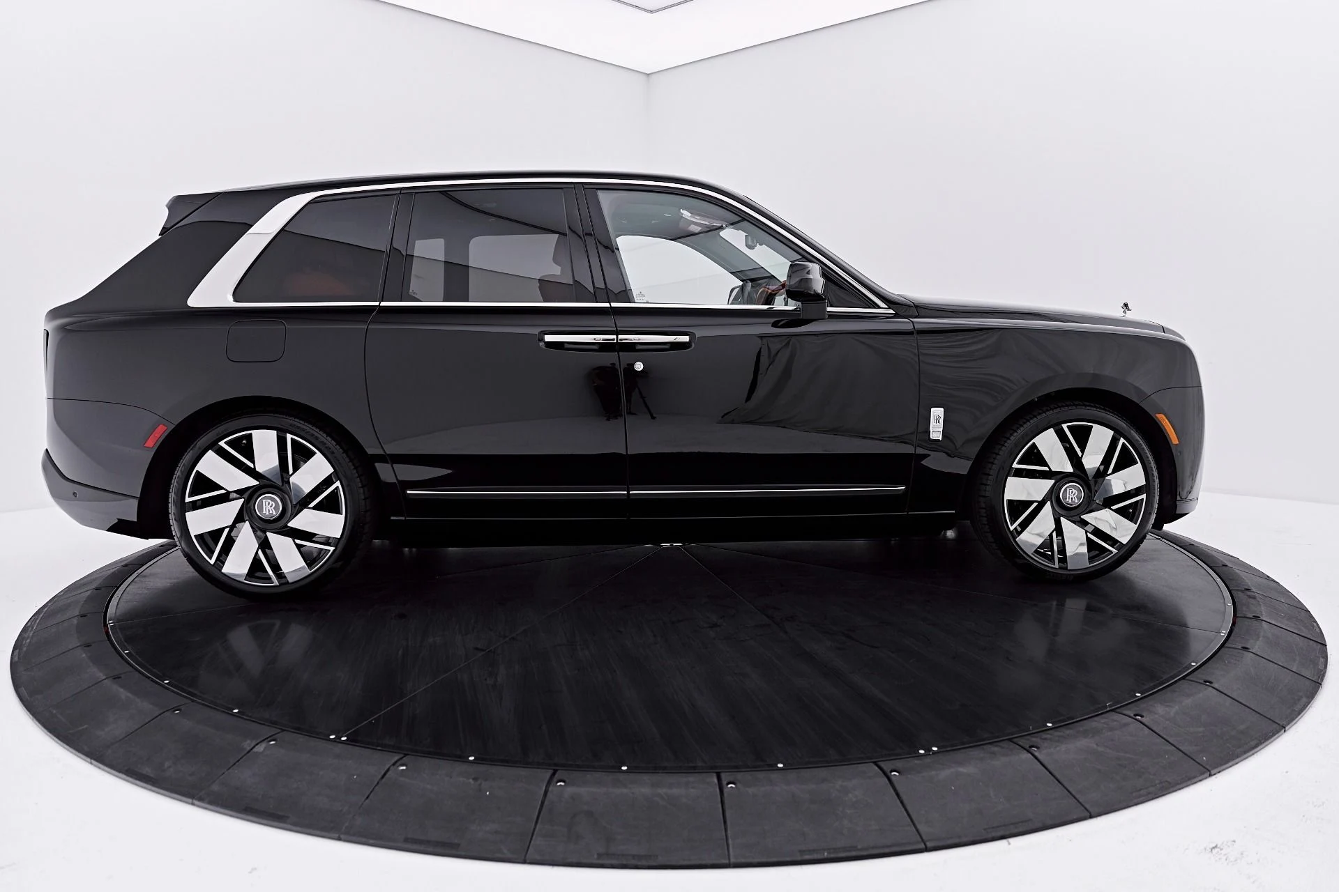 mph013_4063397128_Used_2026_Rolls_Royce_Cullinan_Base_1788023397_9da09c1a0a