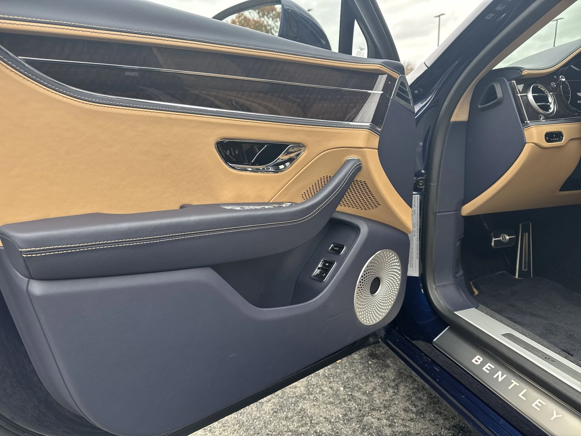 mph013_4066549164_32401ecca1495dbab878f95fab323e24x_920bd18c56