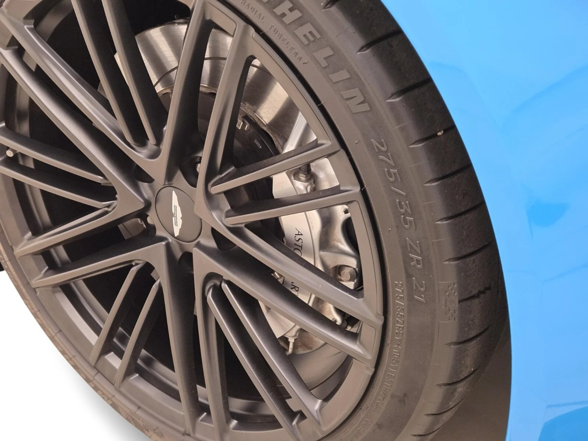 mph013_4069005159_Used_2025_Aston_Martin_Vantage_1770792729_4049a18fdf