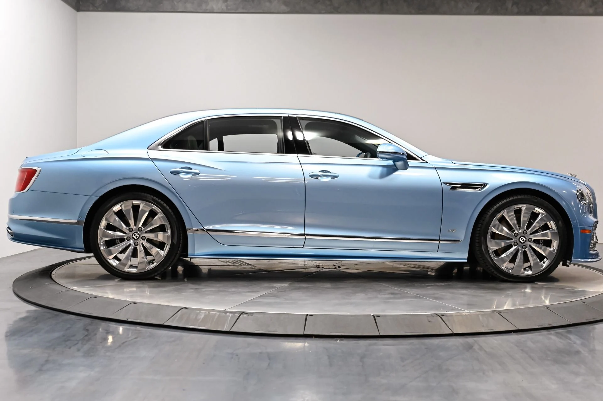 mph013_4069030717_Used_2022_Bentley_Flying_Spur_V8_1790876824_6c7f8bb69e