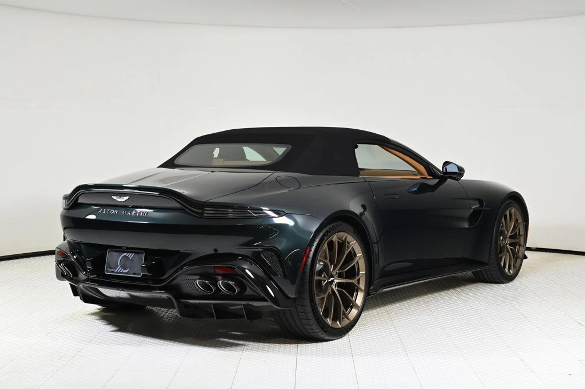 mph013_4070681419_used_2026_aston_martin_vantage_11350_22923178_13_1024_d5f559b110