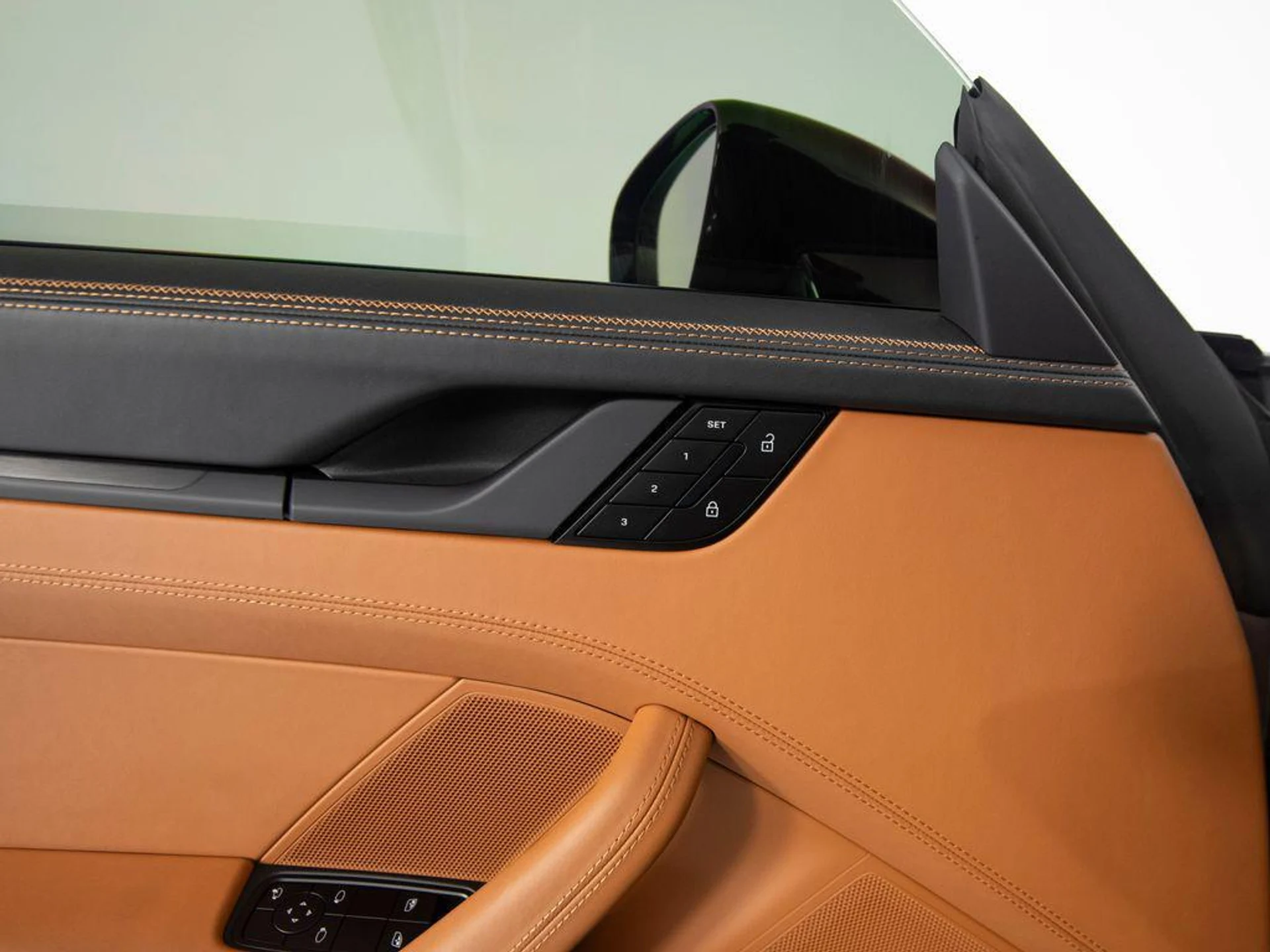 mph013_40758313_n_q_Gb_Cg_Lc_Hy_H5_Ex4_Pzihd78m_MC_0_93f079db63