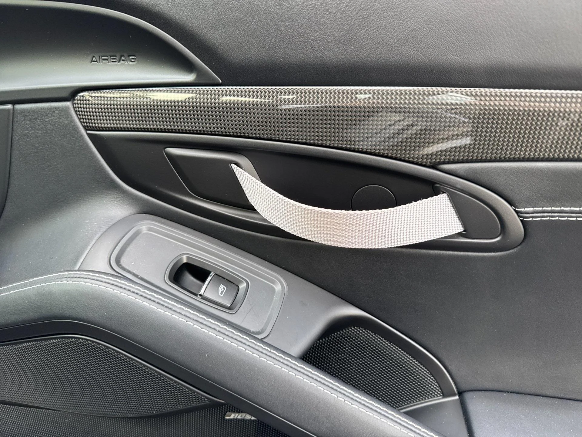 mph013_4081492742_Used_2016_Porsche_911_R_1769181324_29f9937e7a