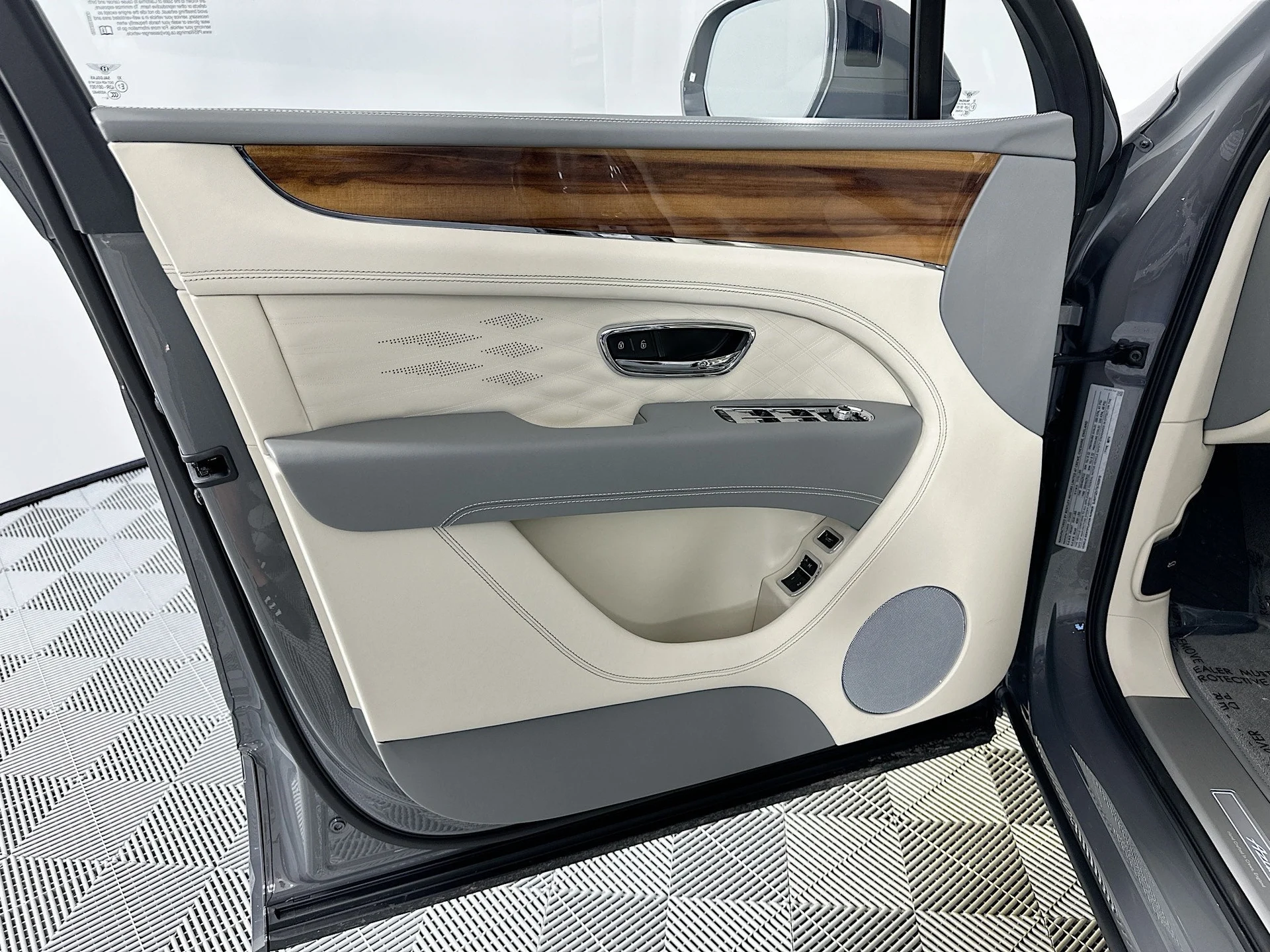 mph013_4082218884_14_3a07d87951