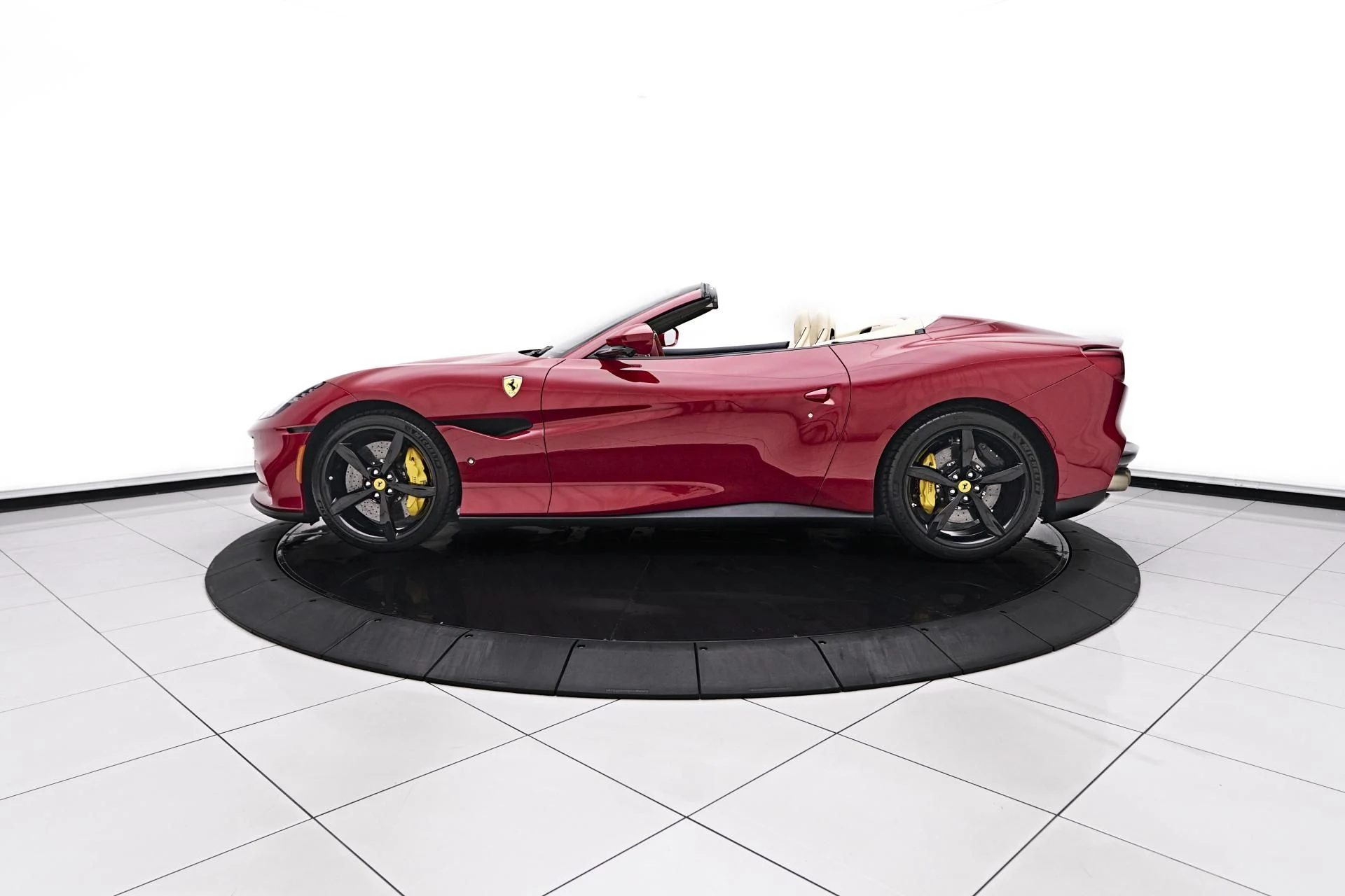 mph013_4084828072_Used_2022_Ferrari_Portofino_Base_1752263914_9cedfd1bfd