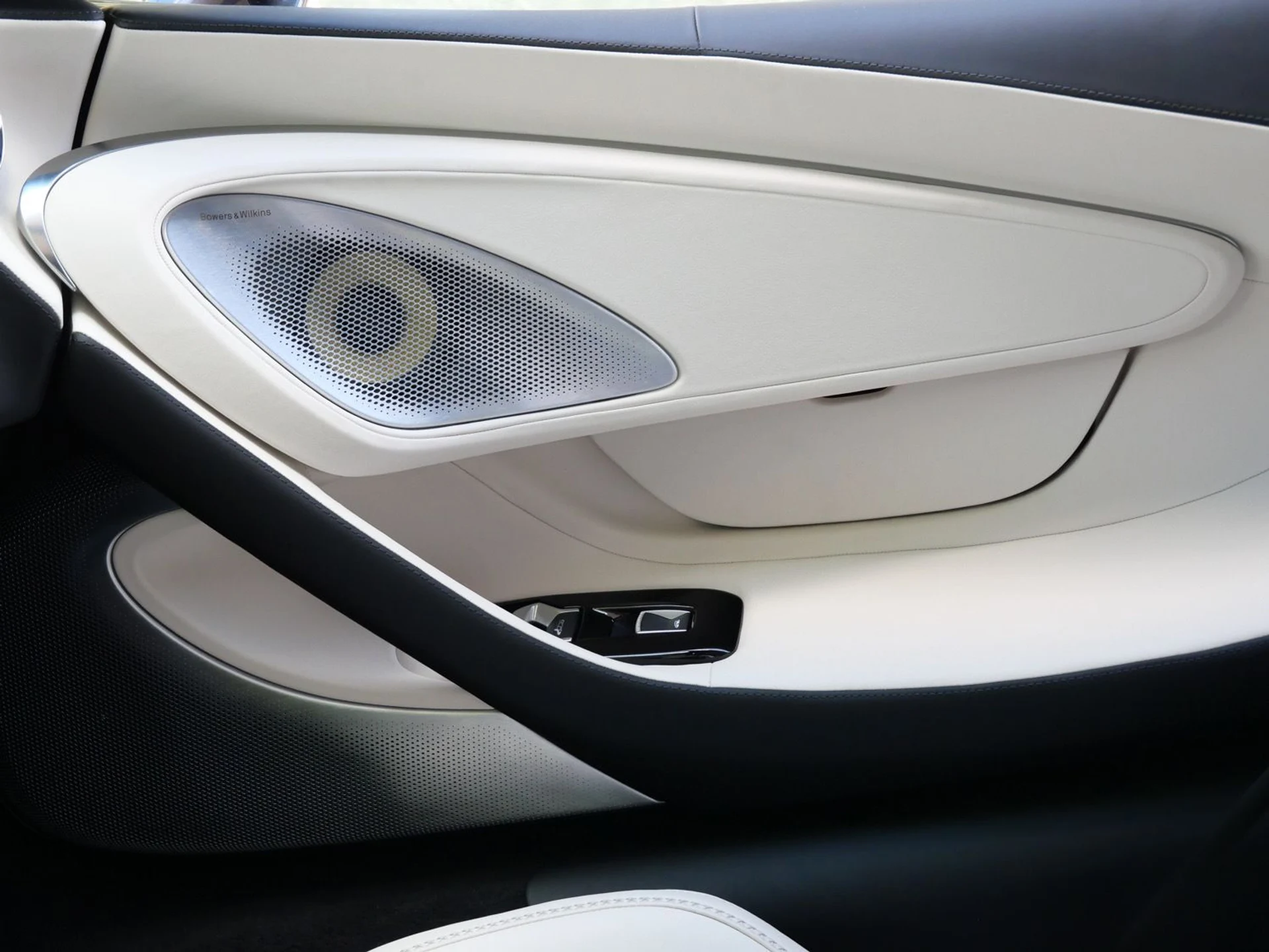 mph013_4085127321_89d02992bb421e716f38231a3e1b61a5x_ffb96fa7d2