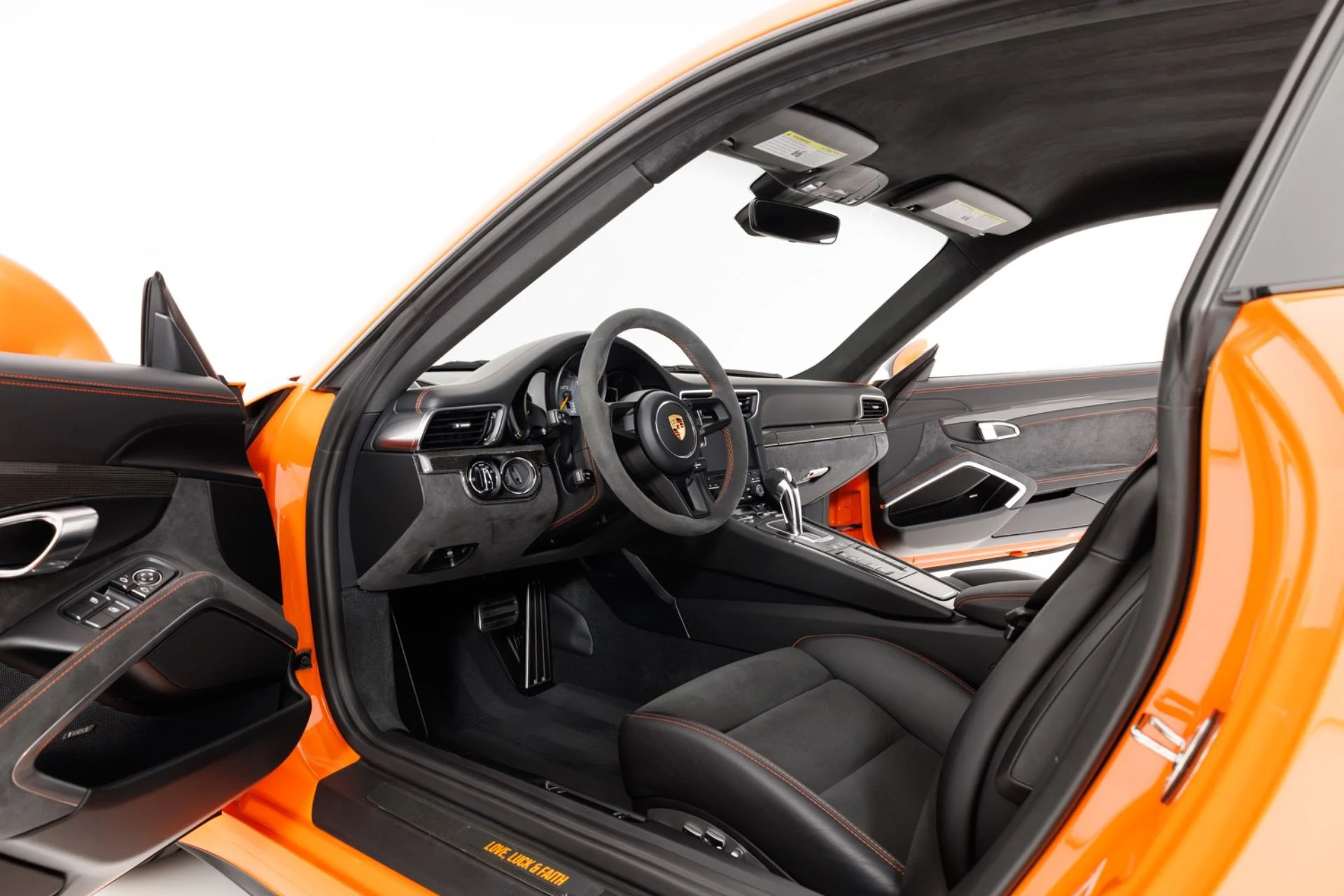 mph013_4085343341_Used_2018_Porsche_911_GT_3_1785880176_7f6cd3d45f