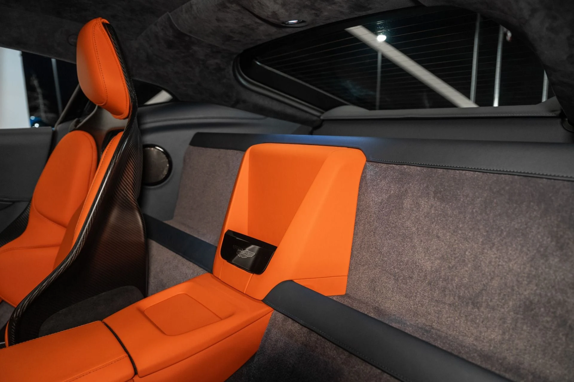 mph013_40883463_Used_2025_Aston_Martin_Vantage_Coupe_1737041109_8f2c228483