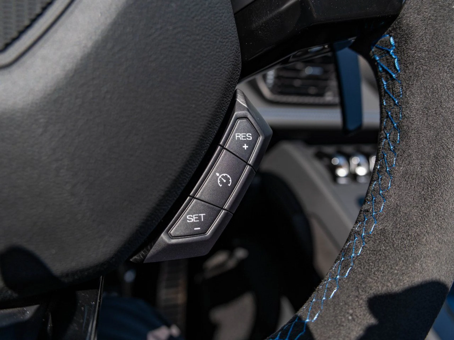 mph013_4089448502_740edec01cd20a91deaca09ec7f6bc69x_81cf630126