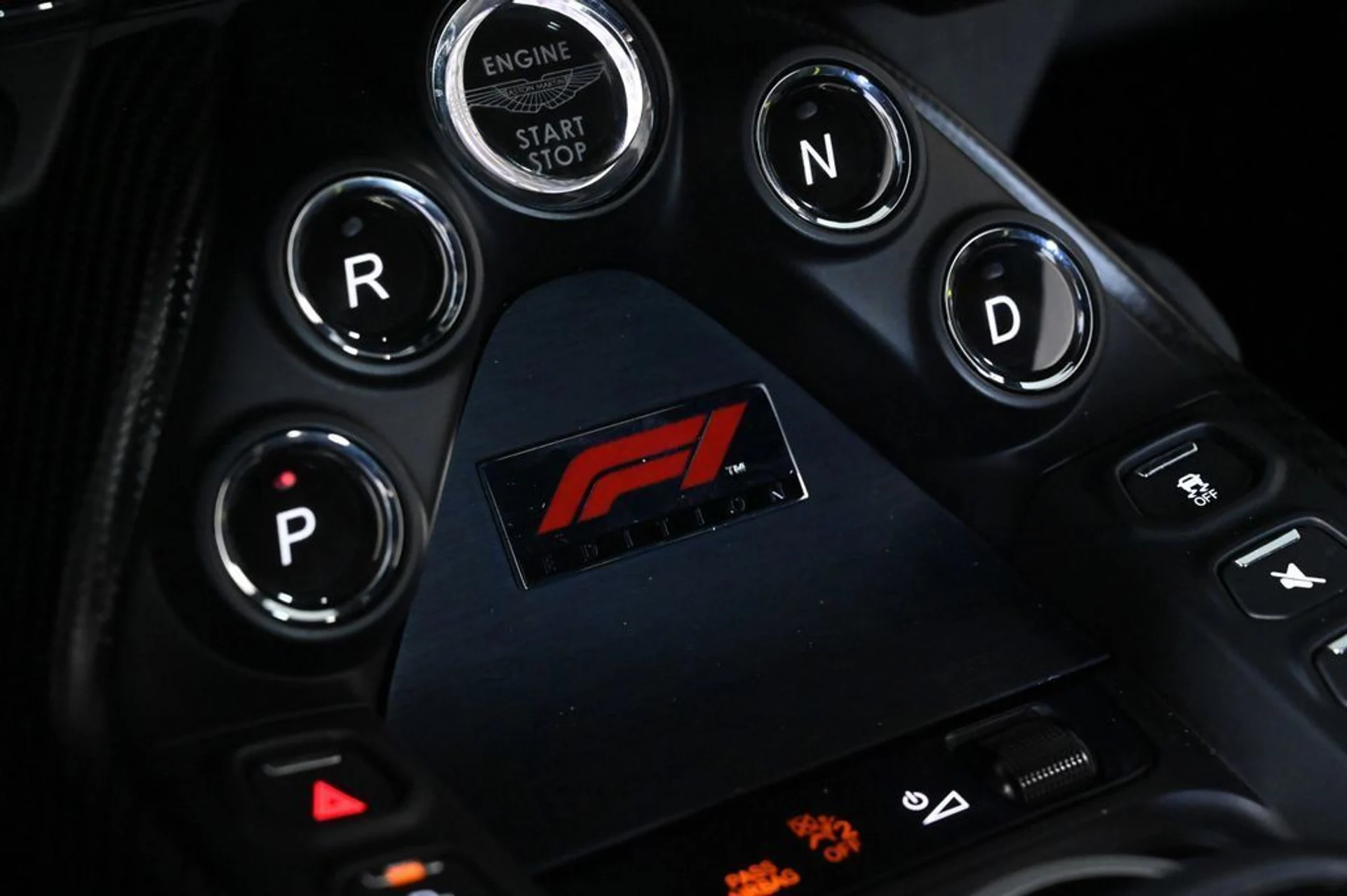 mph013_4106381424_used_2023_aston_martin_vantage_f1edition_11350_23029594_14_1024_ec7f2f0c0d