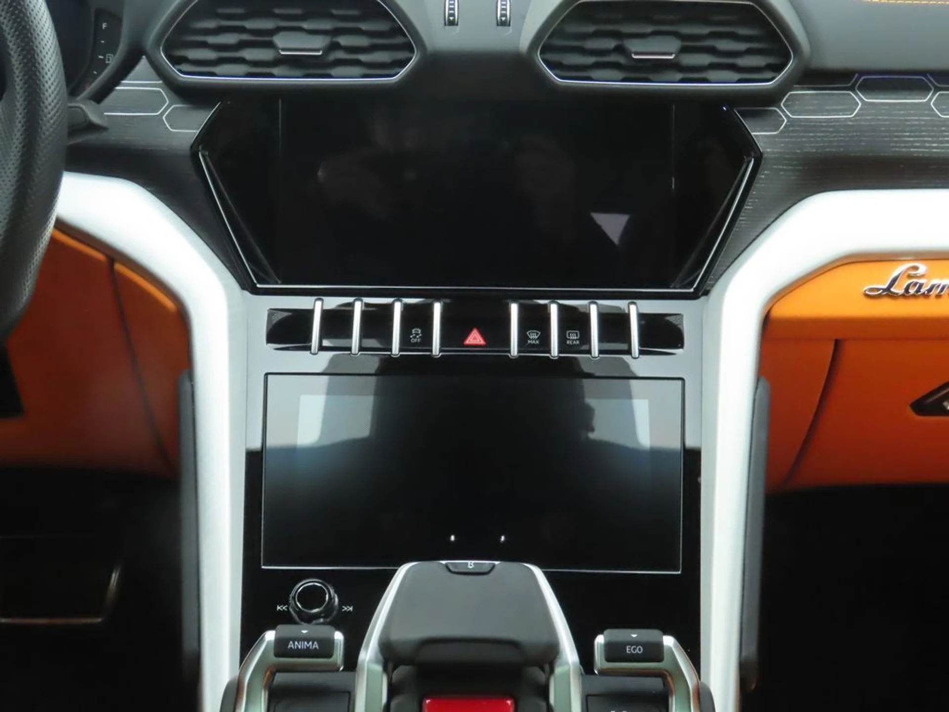 mph013_4110731720_used_2020_lamborghini_urus_awd_8119_22948232_14_1024_a15b79670c