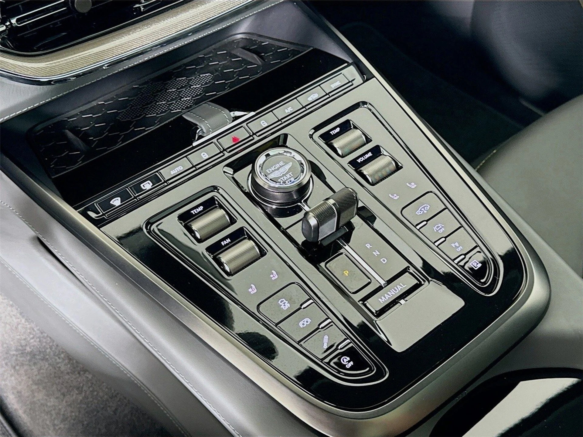 mph013_4113529093_d55c59e1e74142818f4884c06ea0161dx_5304168cf2