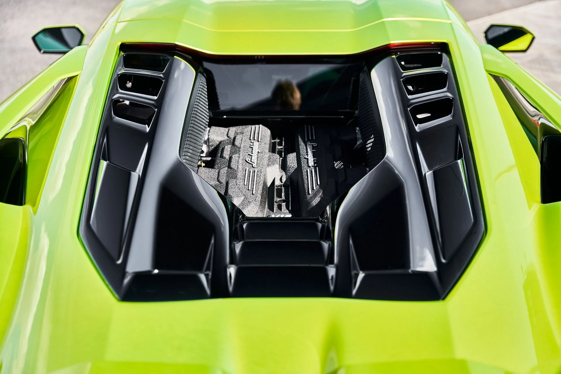 mph013_4130465454_Used_2025_Lamborghini_Revuelto_Base_1785288786_7299973773